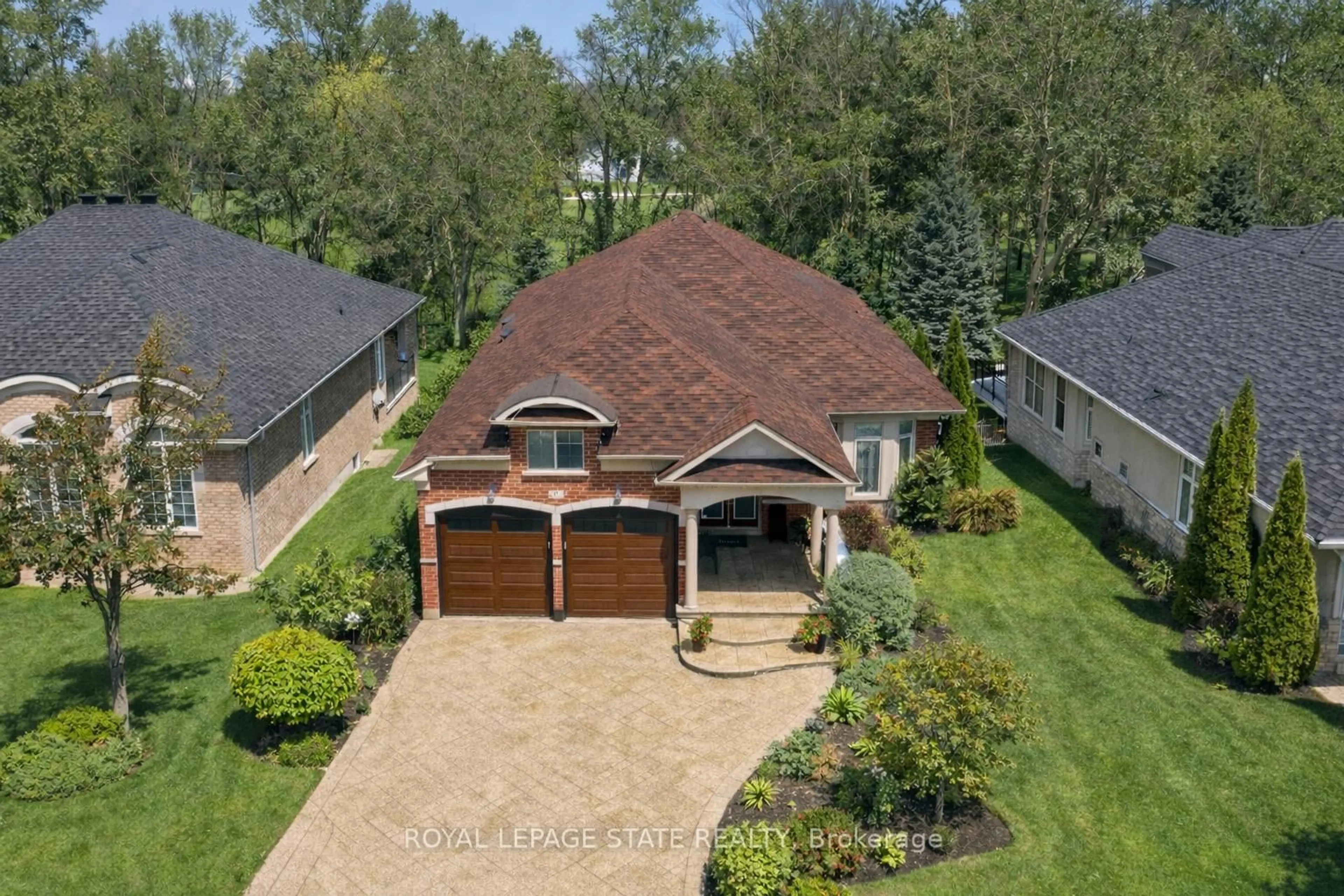 A pic from outside/outdoor area/front of a property/back of a property/a pic from drone, street for 17 Mcnutt St, Brampton Ontario L6Y 5L3