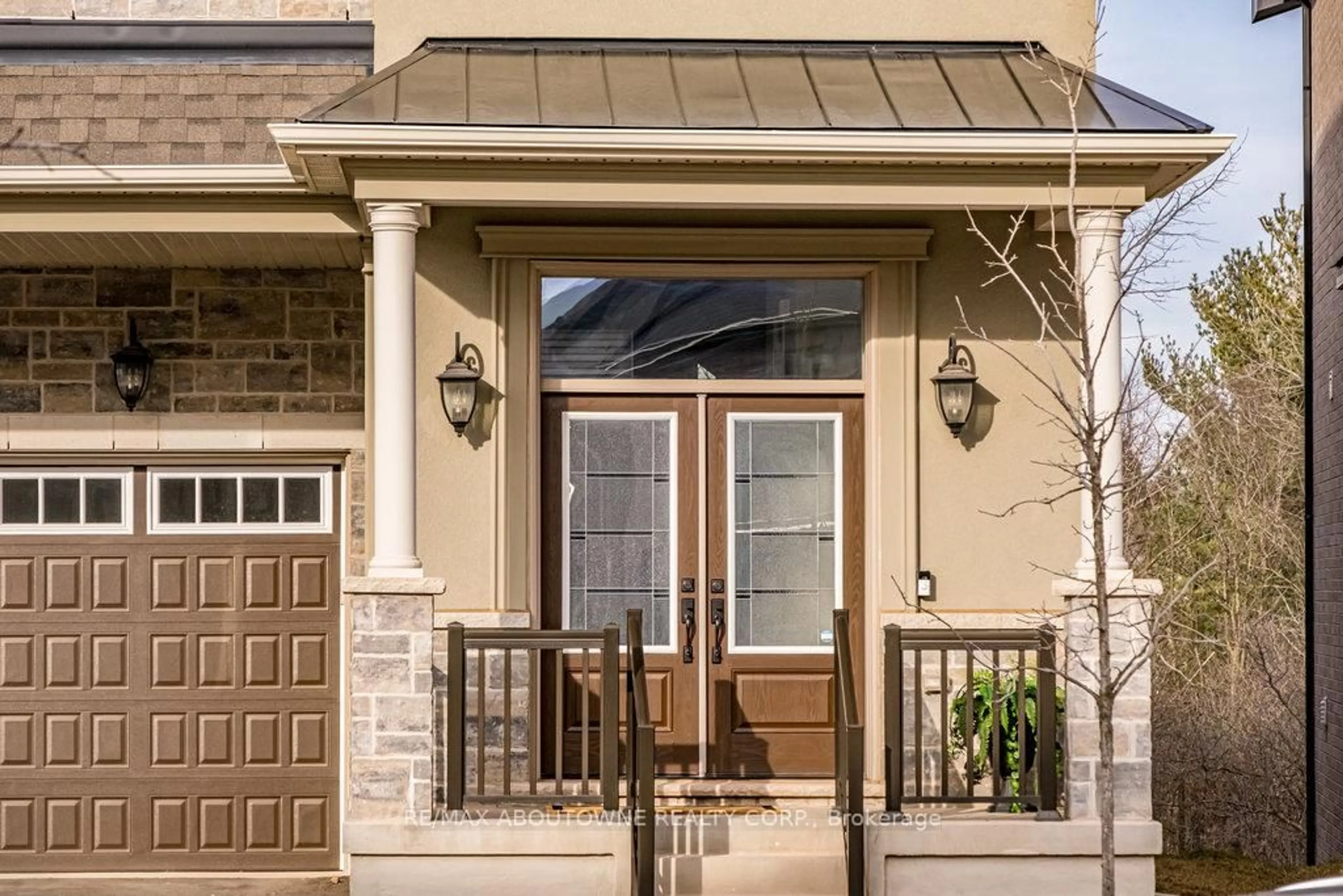 Indoor entryway for 1456 FORD STRATHY CRESCENT, Oakville Ontario L6H 3W9