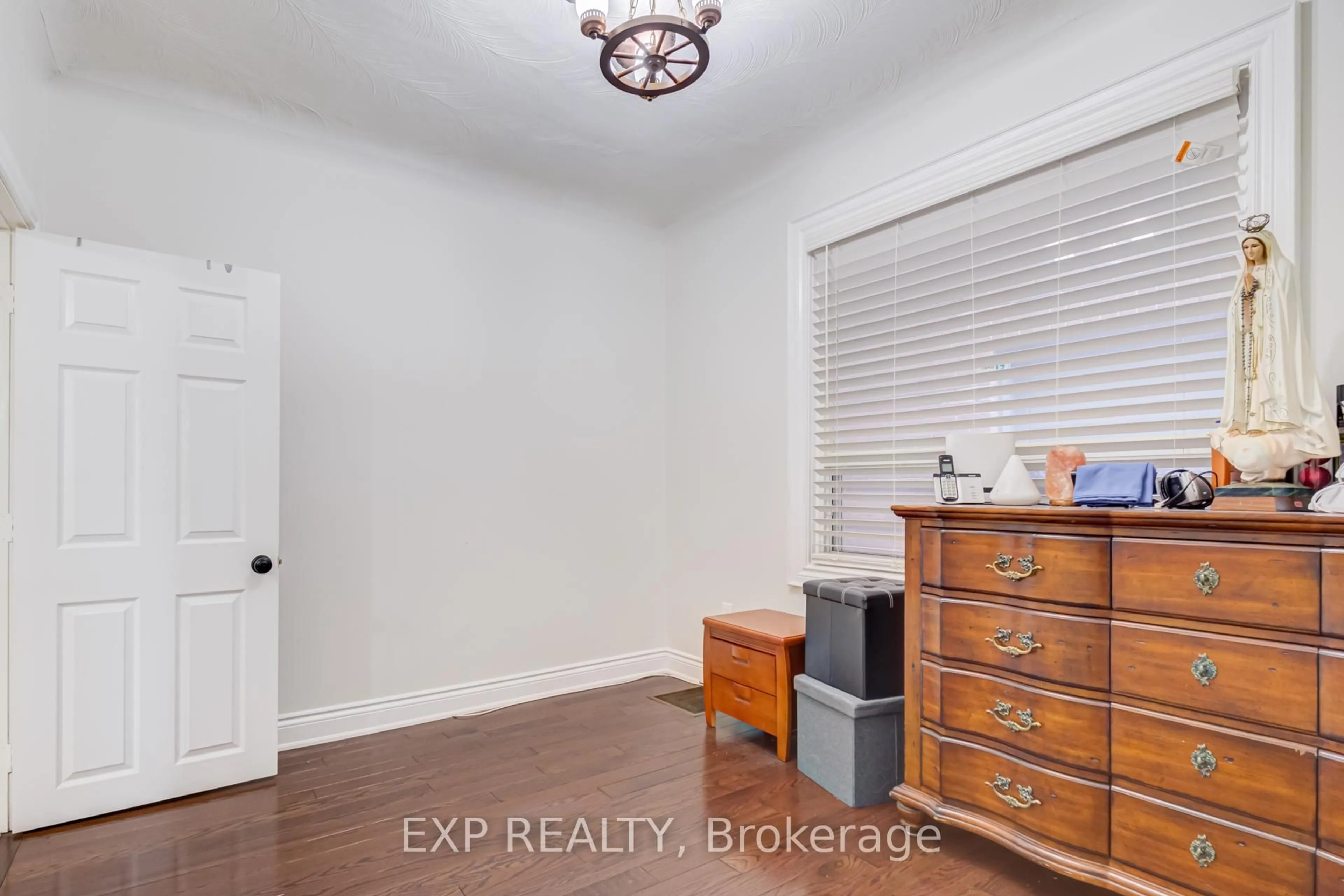 A pic of a room for 444 Maybank Ave, Toronto Ontario M6N 3S8