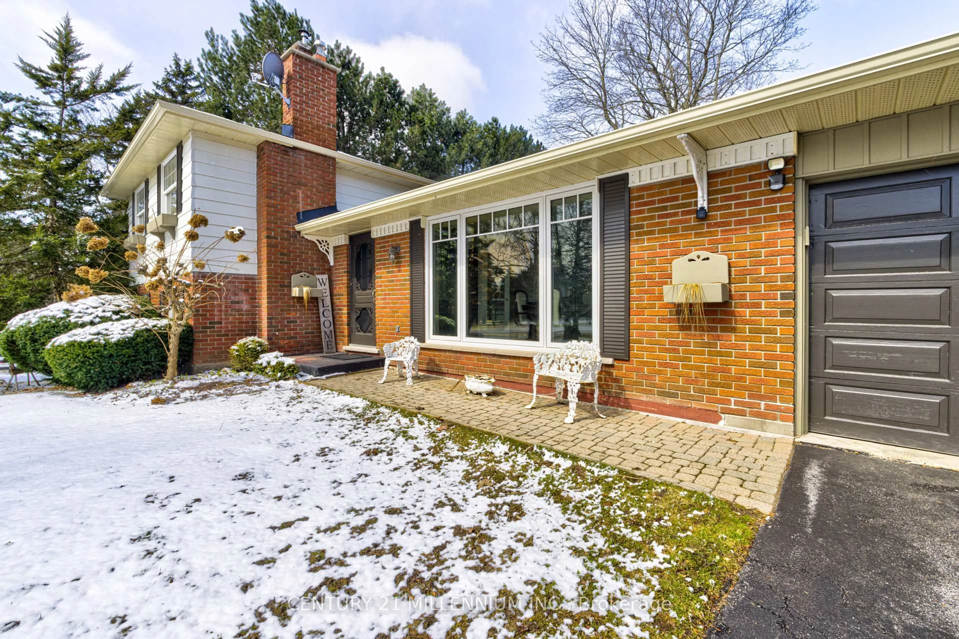 Home with brick exterior material, street for 1659 Hawthorn Ave, Caledon Ontario L7K 0X2