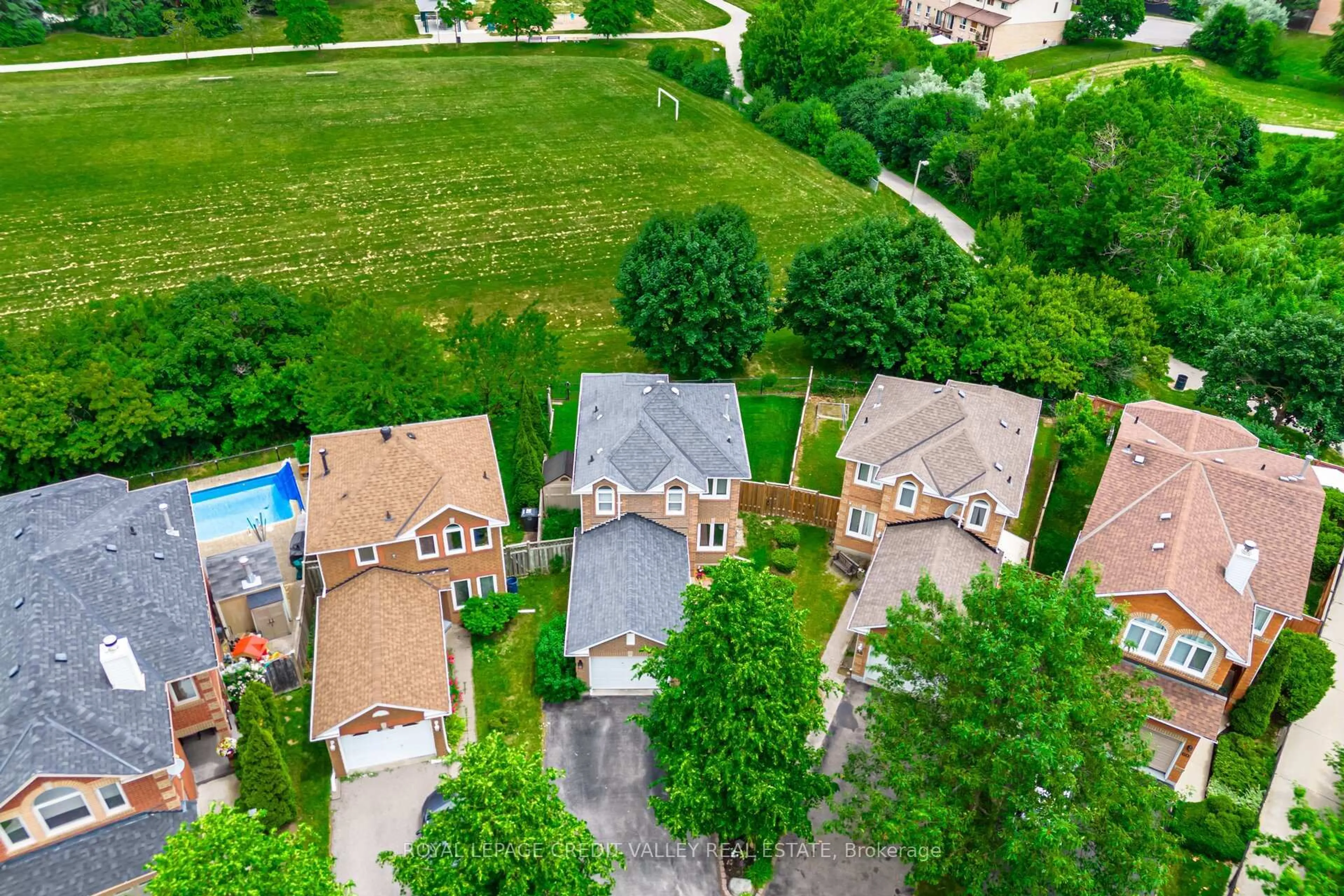 A pic from outside/outdoor area/front of a property/back of a property/a pic from drone, street for 56 Valonia Dr, Brampton Ontario L6V 4K1