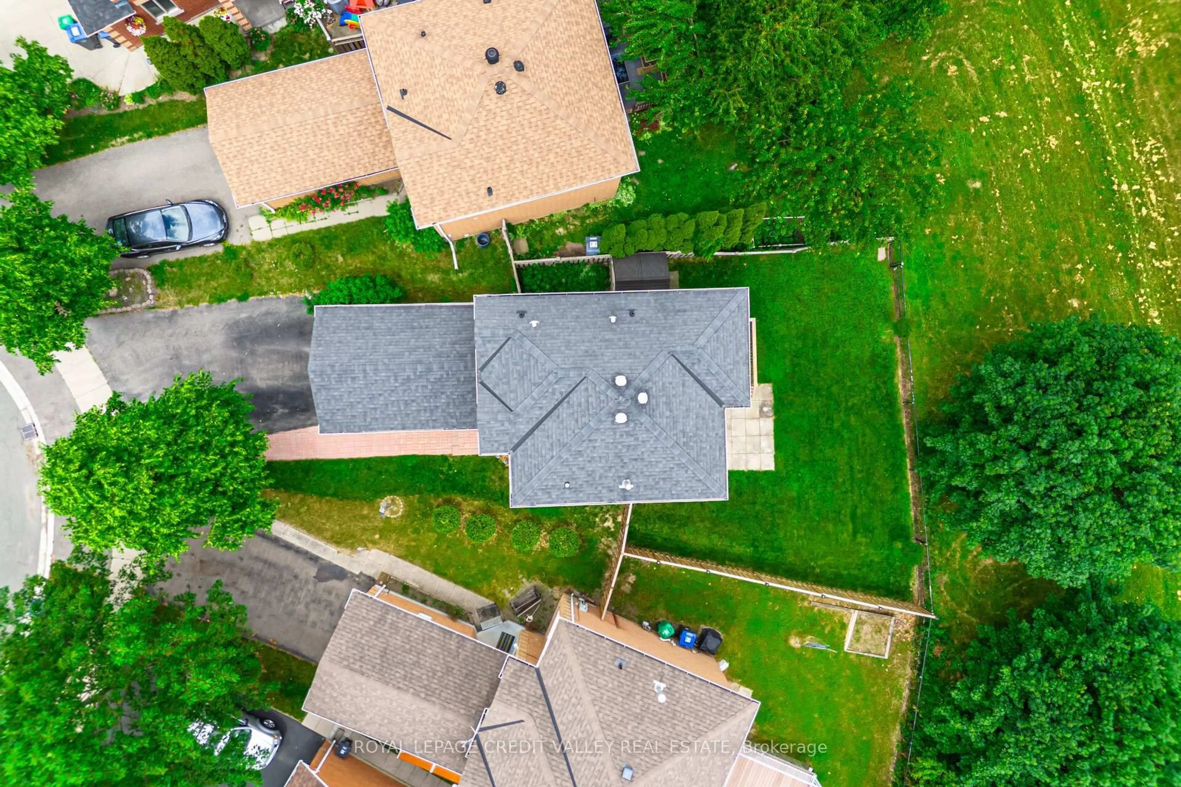 A pic from outside/outdoor area/front of a property/back of a property/a pic from drone, unknown for 56 Valonia Dr, Brampton Ontario L6V 4K1