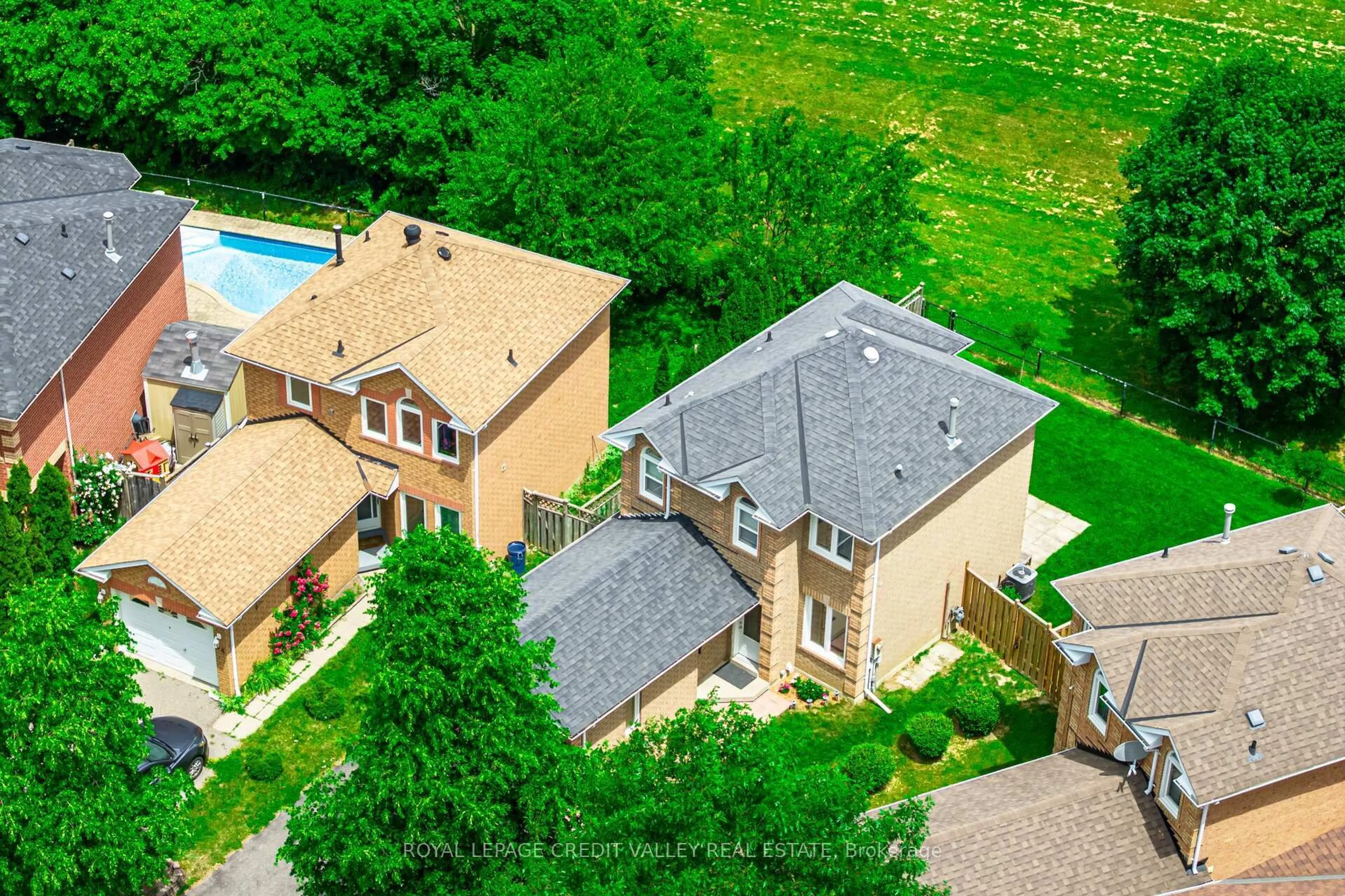 A pic from outside/outdoor area/front of a property/back of a property/a pic from drone, street for 56 Valonia Dr, Brampton Ontario L6V 4K1