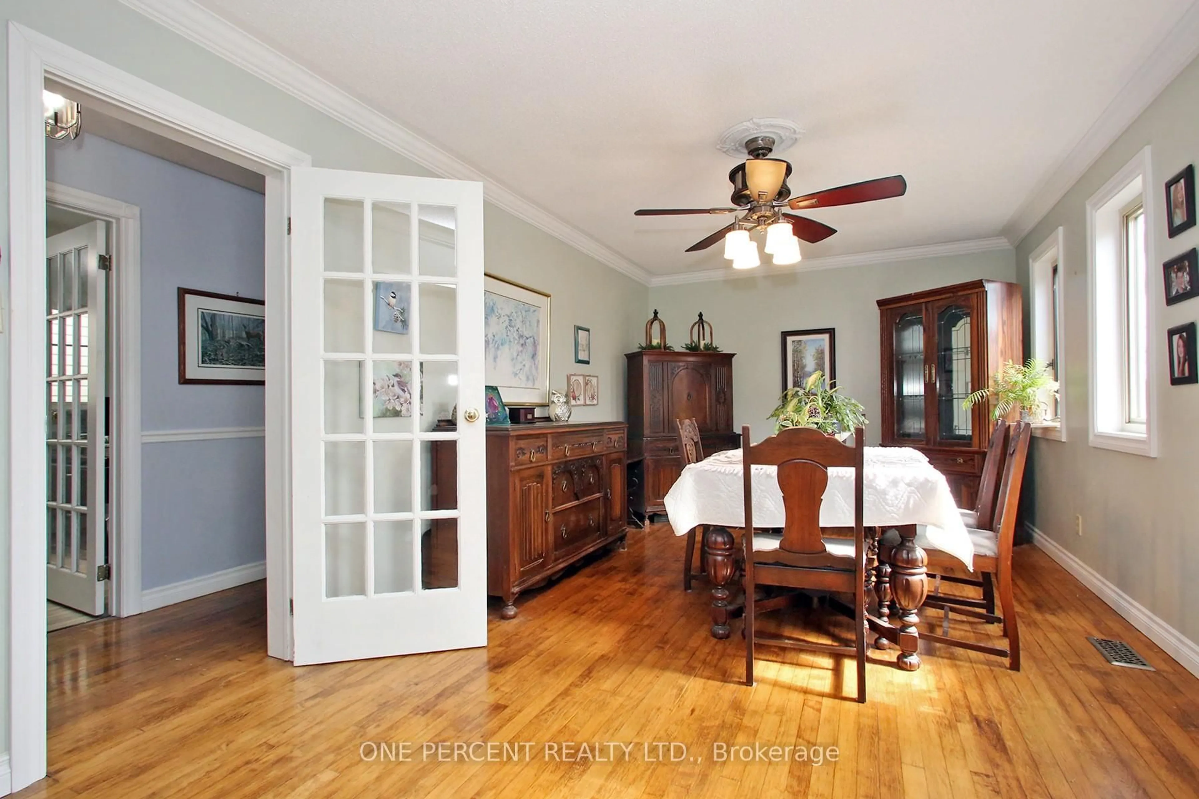 Dining room, wood/laminate floor for 1321 Sixth Line, Oakville Ontario L6H 1X3