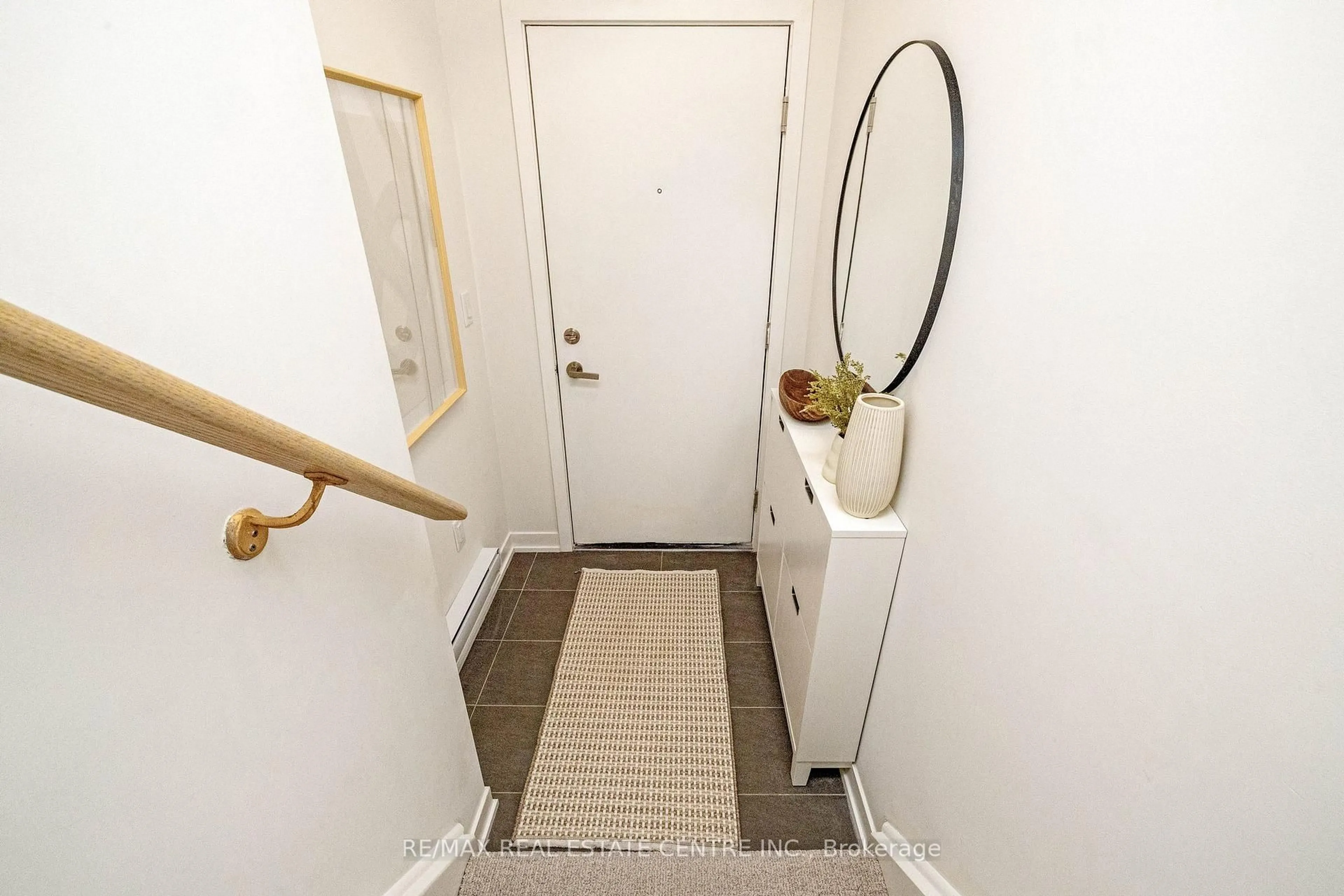 Indoor entryway for 3409 Ridgeway Dr #18, Mississauga Ontario L5L 0B9