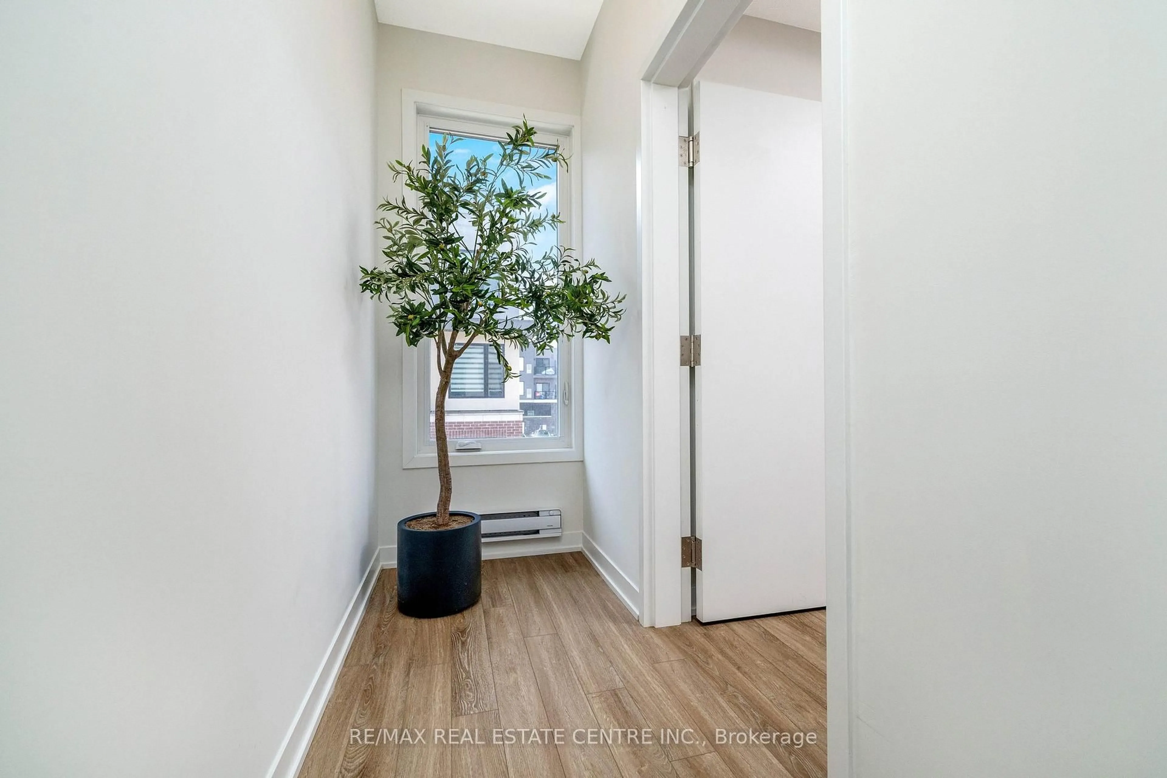 Indoor entryway for 3409 Ridgeway Dr #18, Mississauga Ontario L5L 0B9