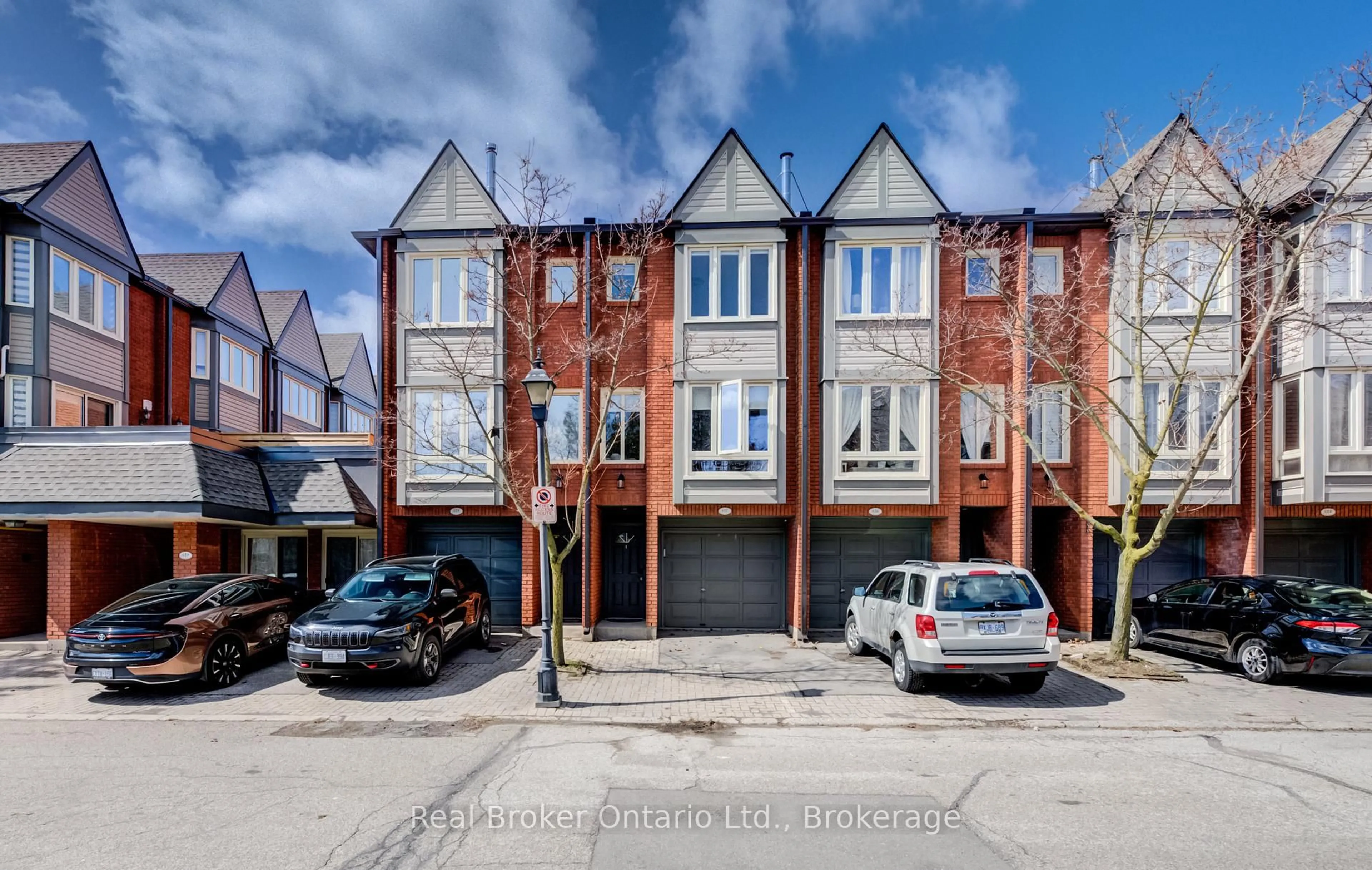A pic from outside/outdoor area/front of a property/back of a property/a pic from drone, street for 895 Maple Ave #617, Burlington Ontario L7S 2H7