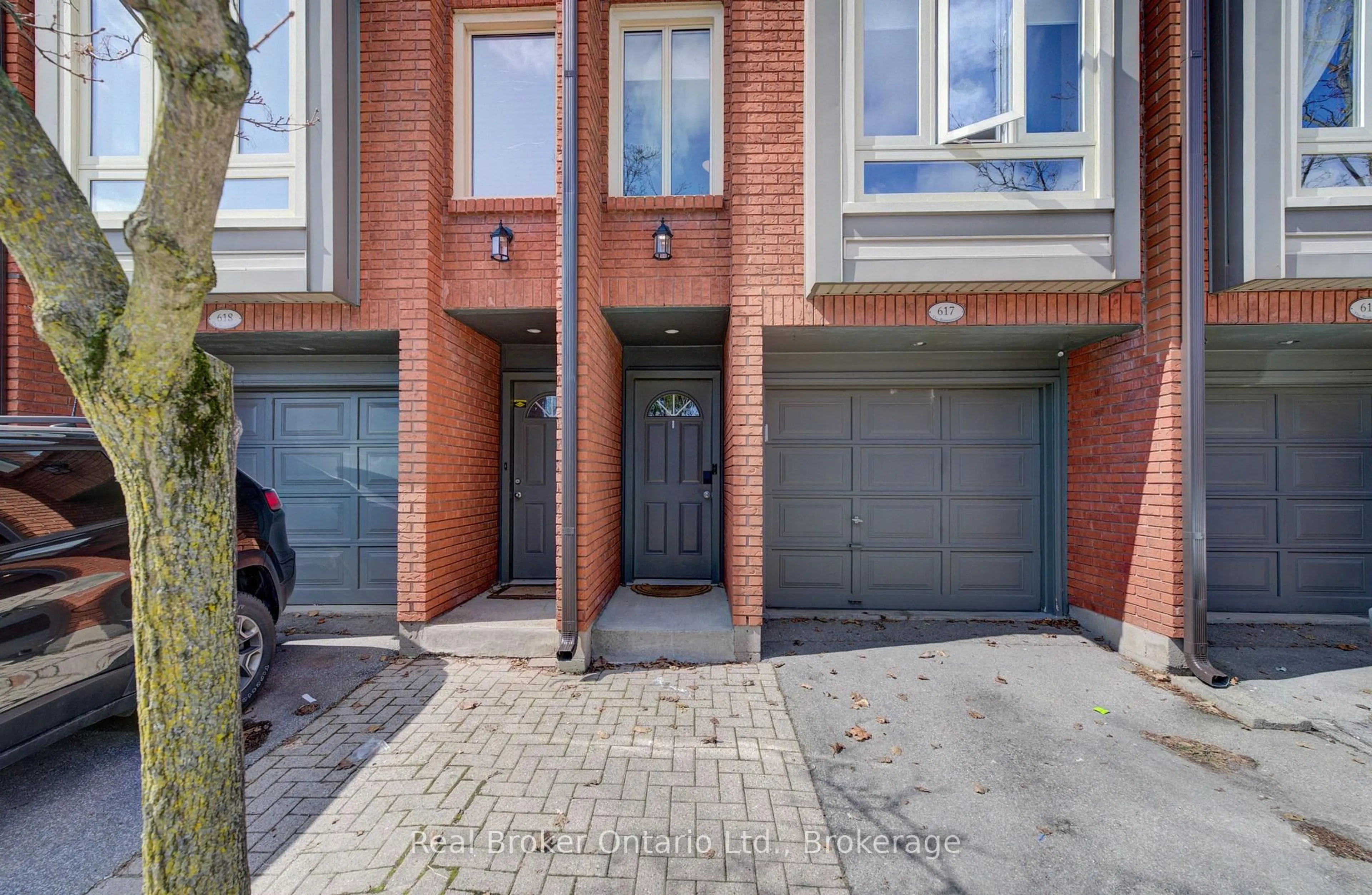 Home with brick exterior material, street for 895 Maple Ave #617, Burlington Ontario L7S 2H7