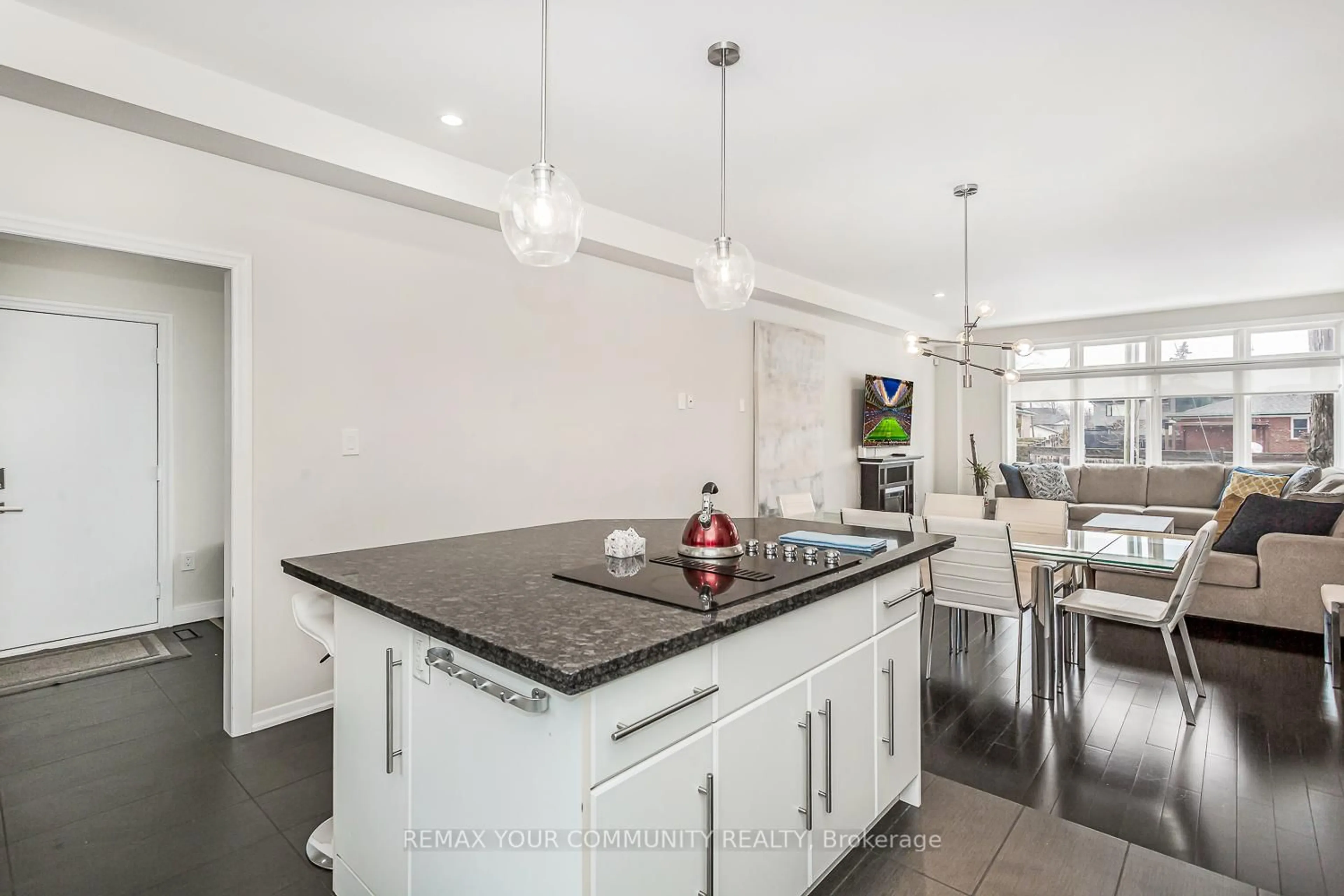 Open concept kitchen, ceramic/tile floor for 338 Woodale Ave, Oakville Ontario M9R 2R6