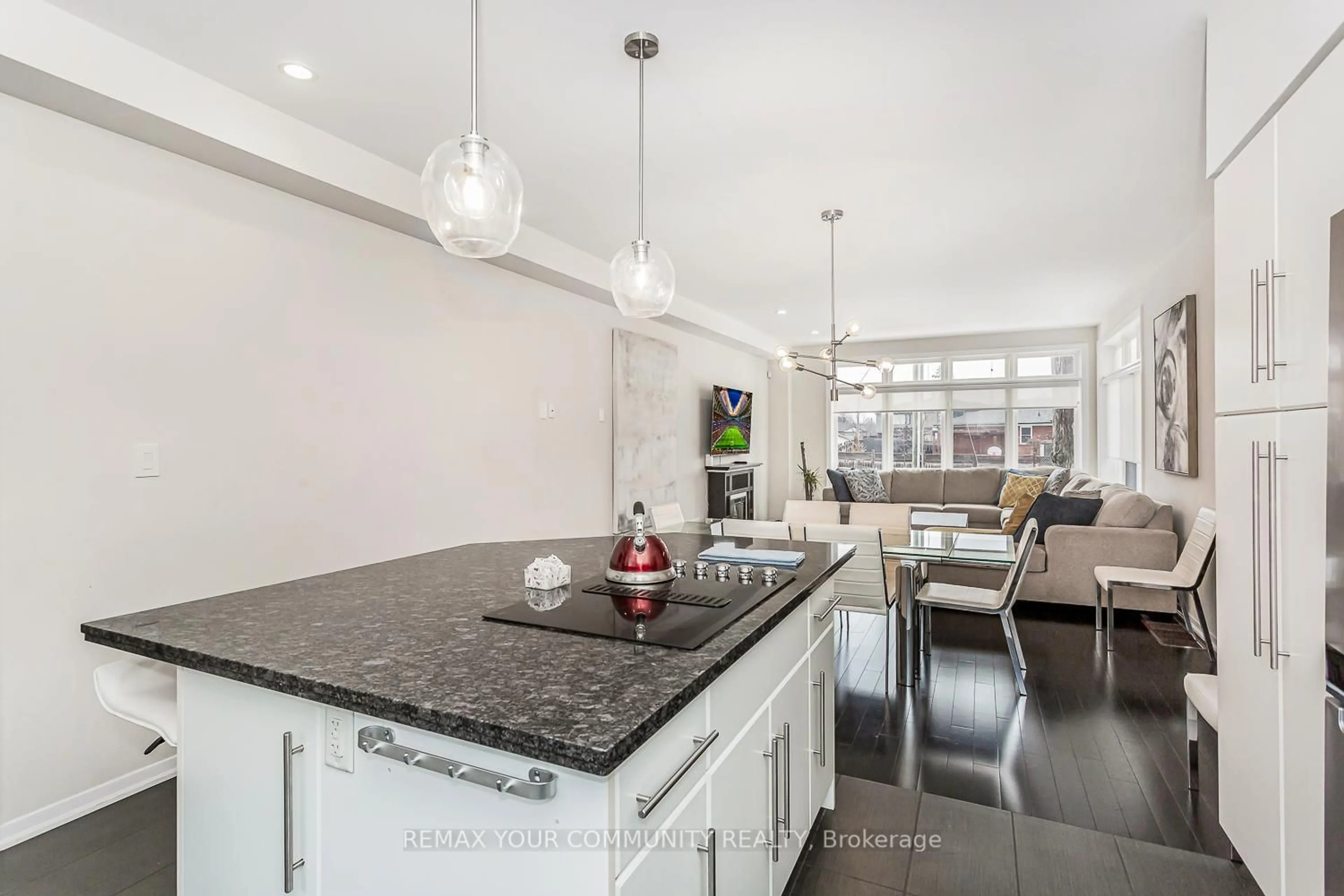 Open concept kitchen, ceramic/tile floor for 338 Woodale Ave, Oakville Ontario M9R 2R6