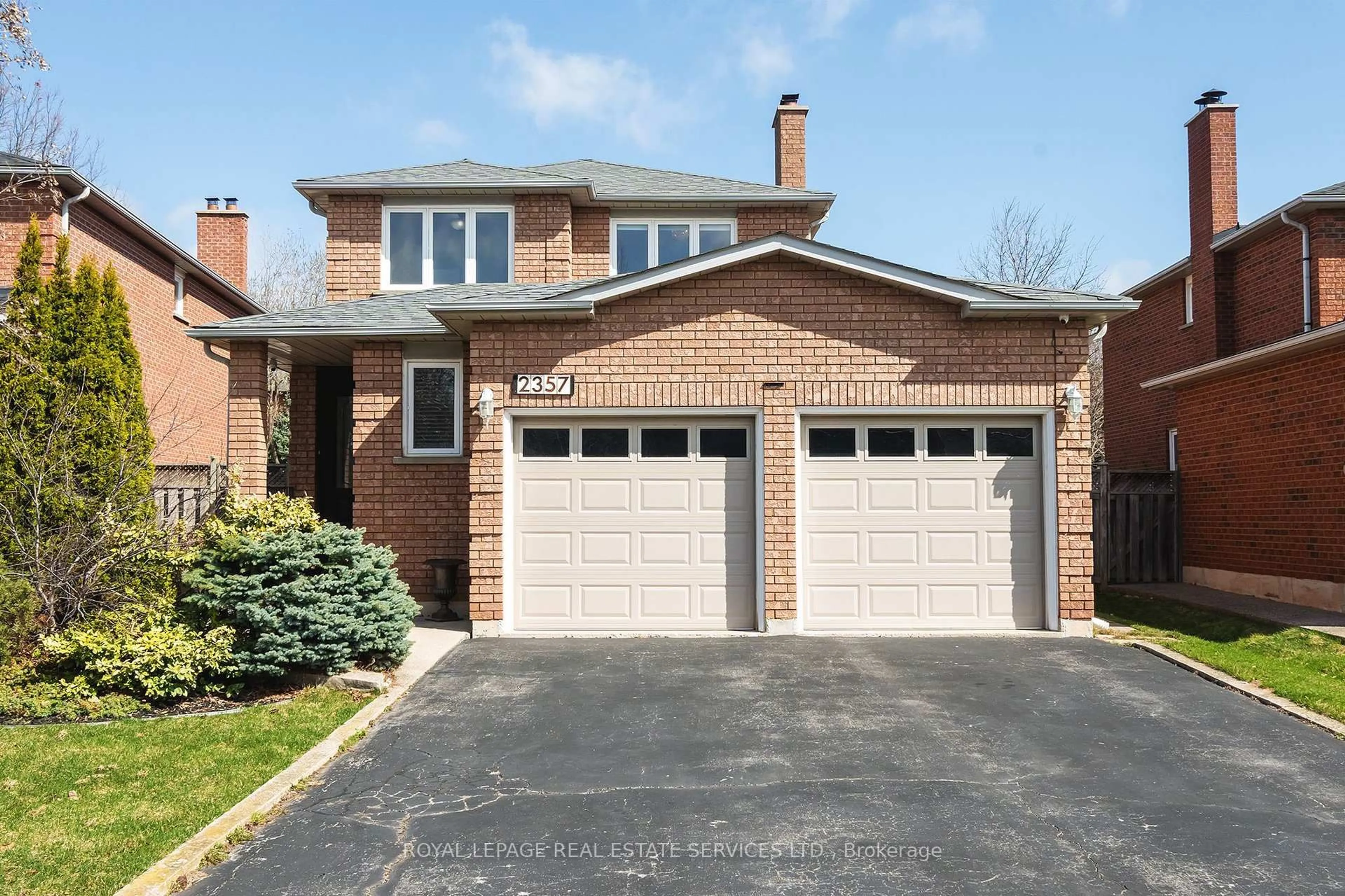 Home with brick exterior material, street for 2357 Mowat Ave, Oakville Ontario L6H 5X3