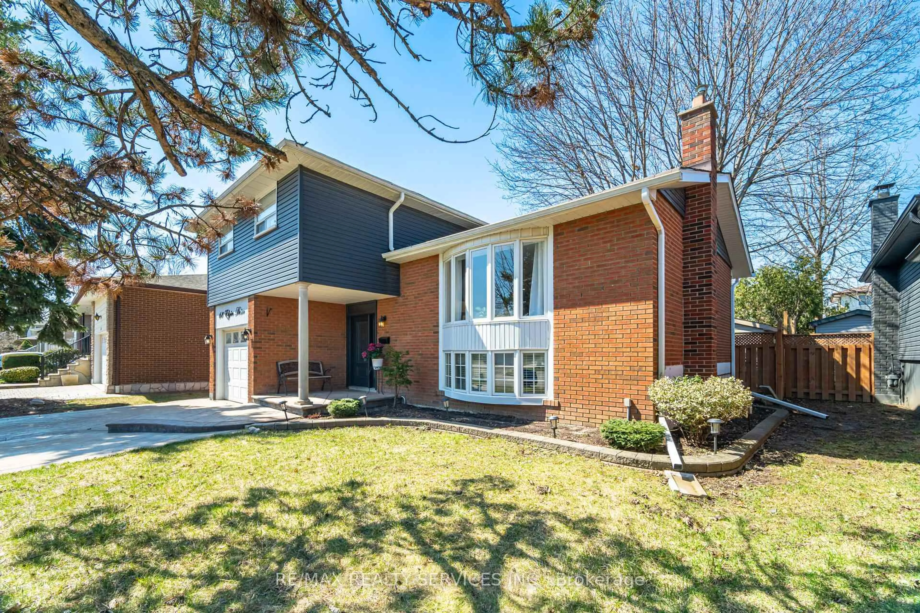 Home with brick exterior material, street for 68 Elgin Dr, Brampton Ontario L6Y 1A8