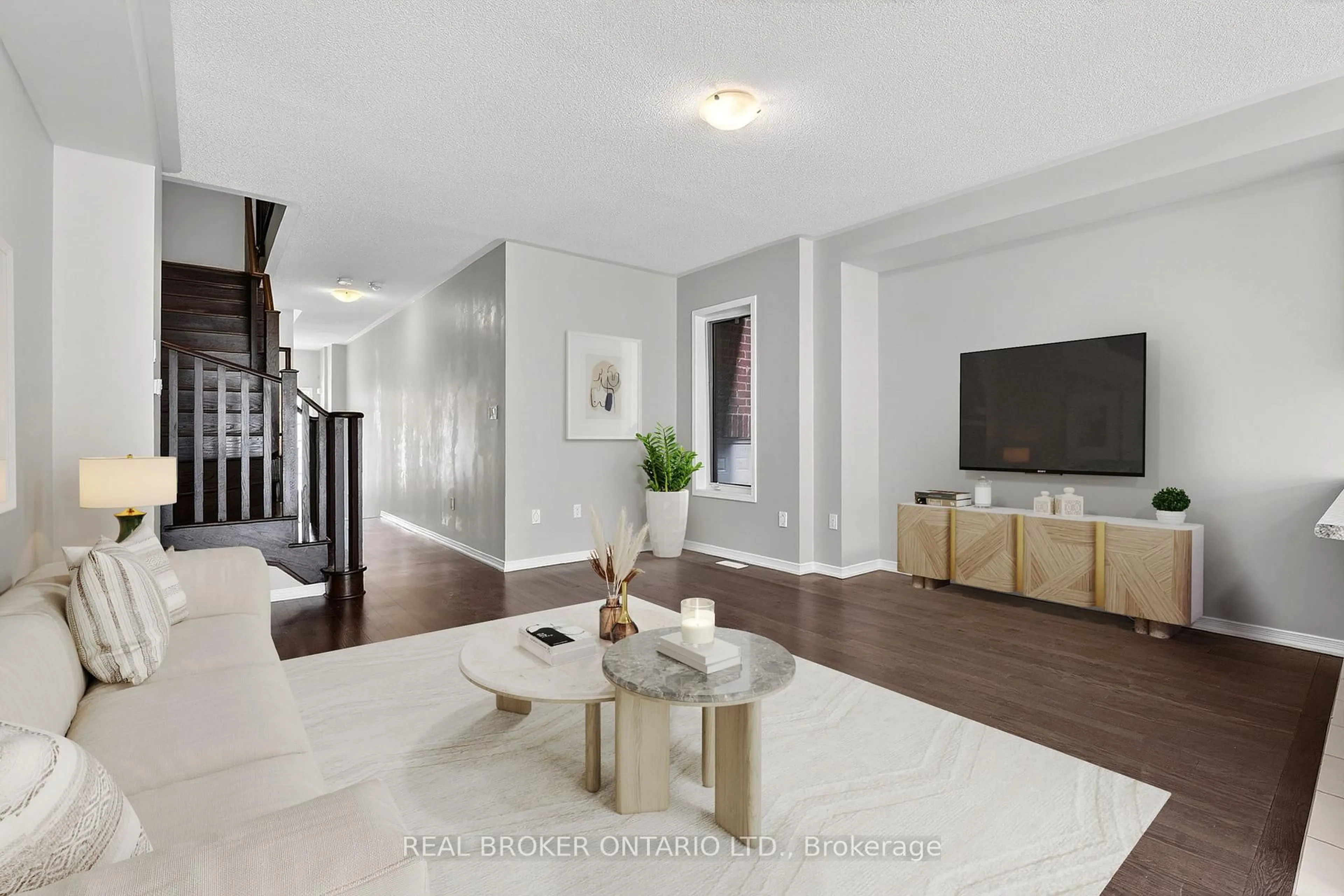 Living room with furniture, unknown for 82 Upper Canada Crt, Halton Hills Ontario L7G 0L2