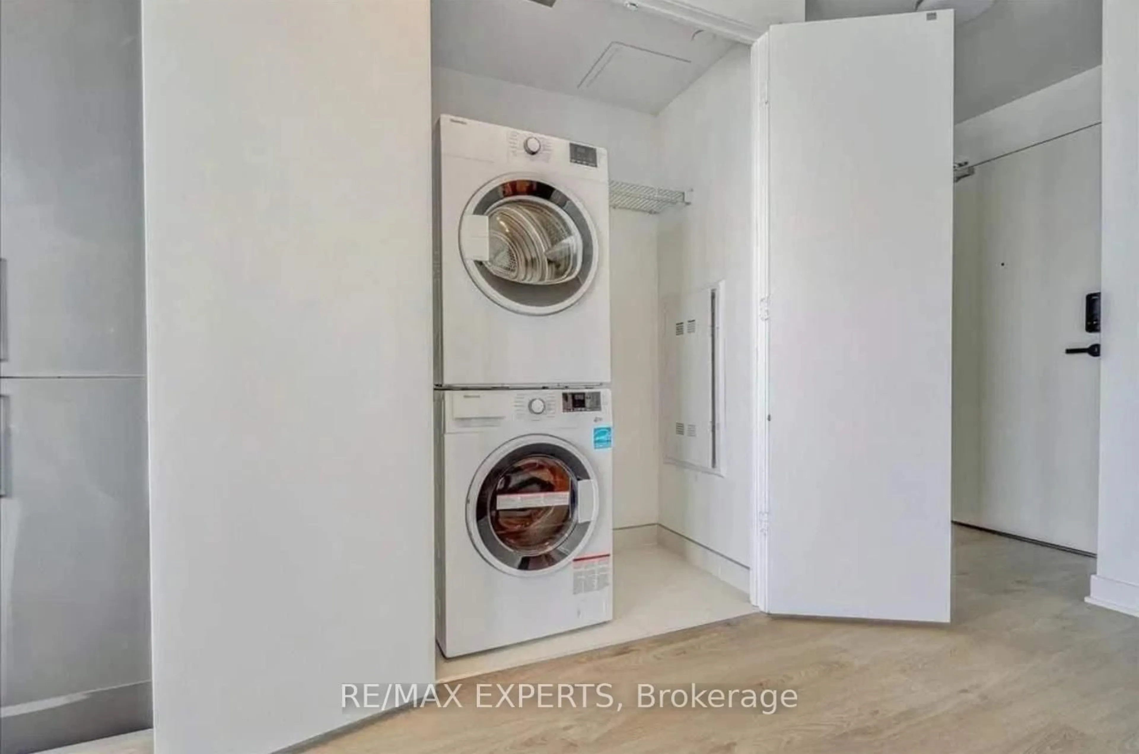 Laundry room for 3900 Confederation Pkwy #2710, Mississauga Ontario L5B 0M3