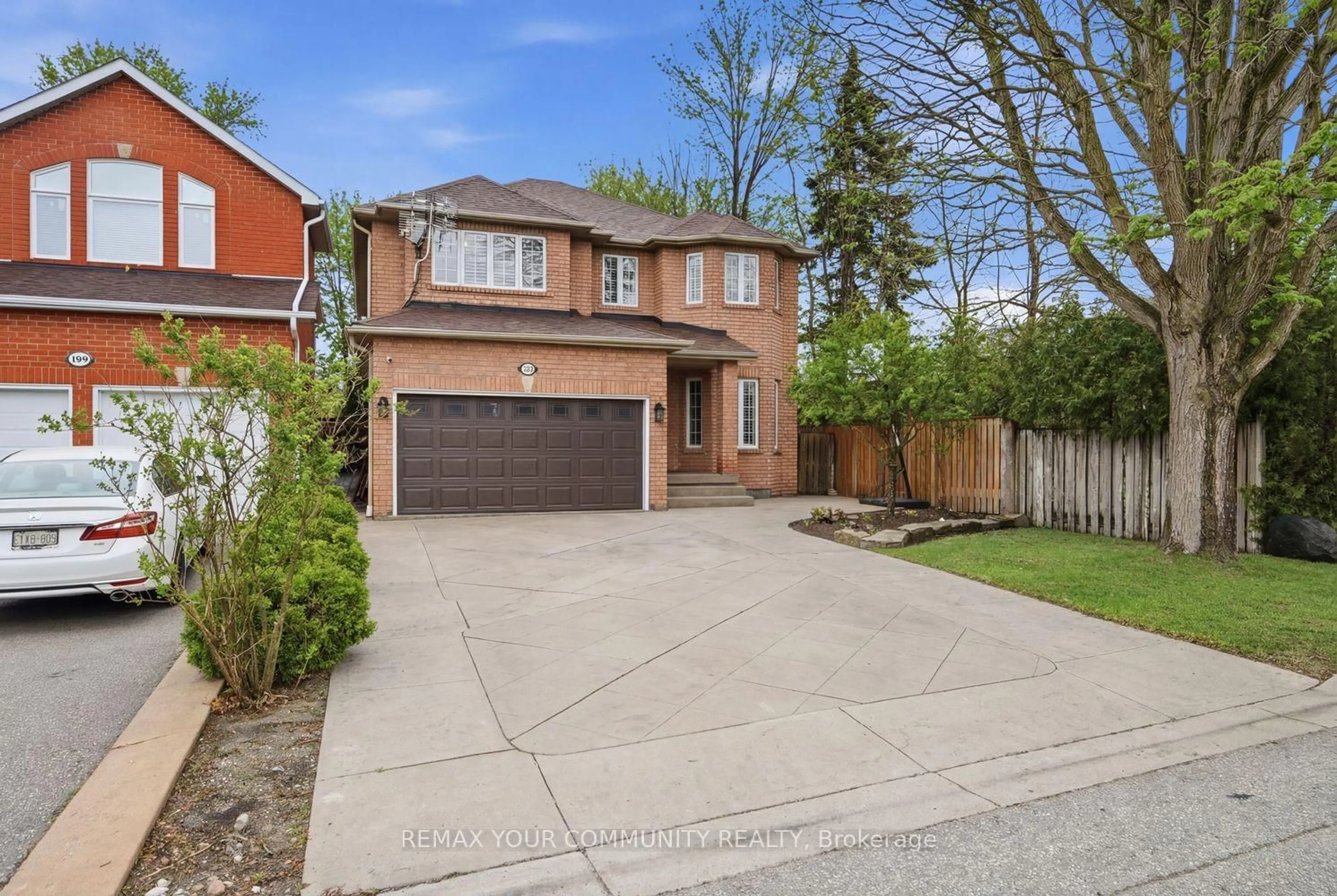 Home with brick exterior material, street for 405 Searles Crt, Mississauga Ontario L5R 2C6