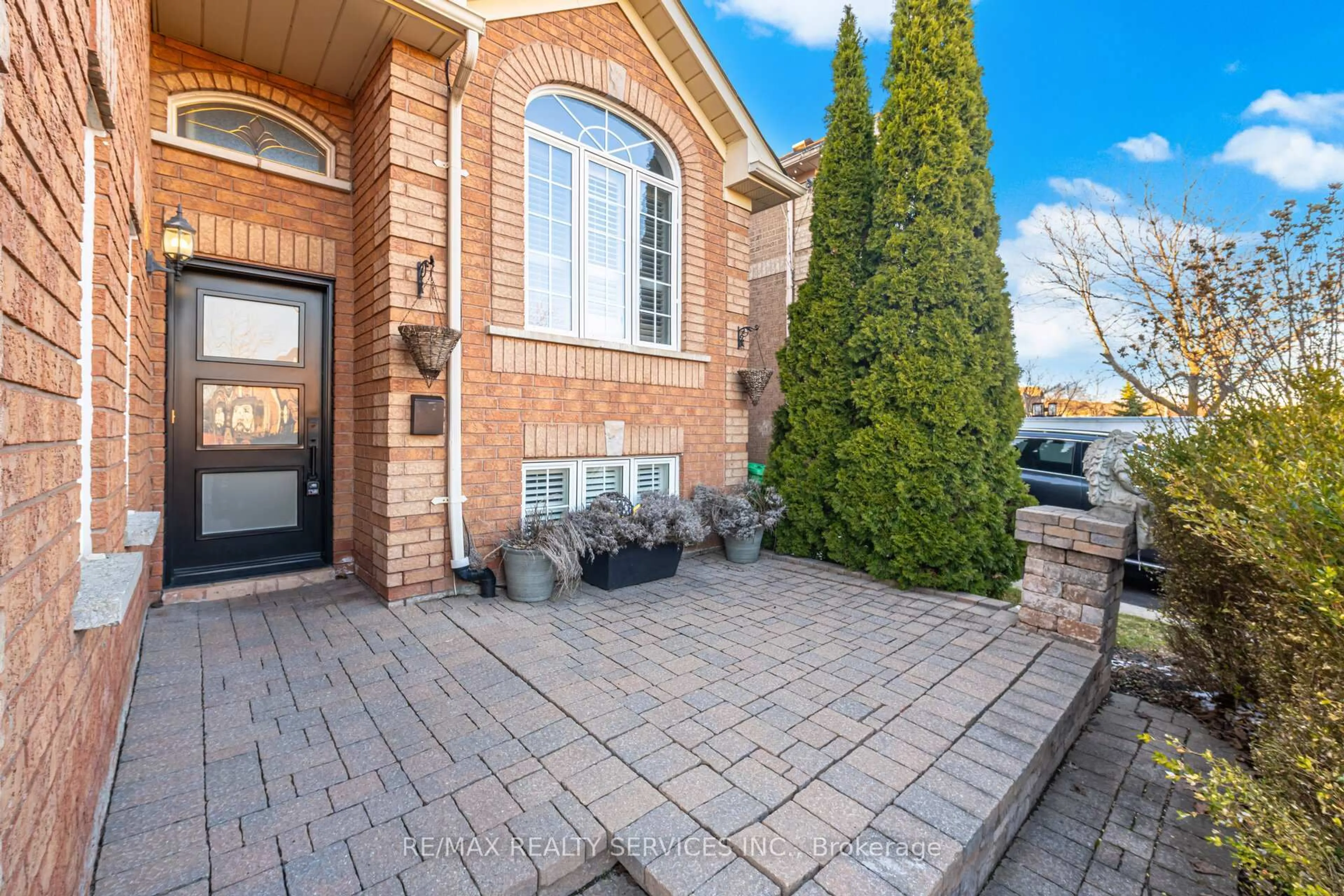 Home with brick exterior material, street for 118 Van Scott Dr, Brampton Ontario L7A 1N4