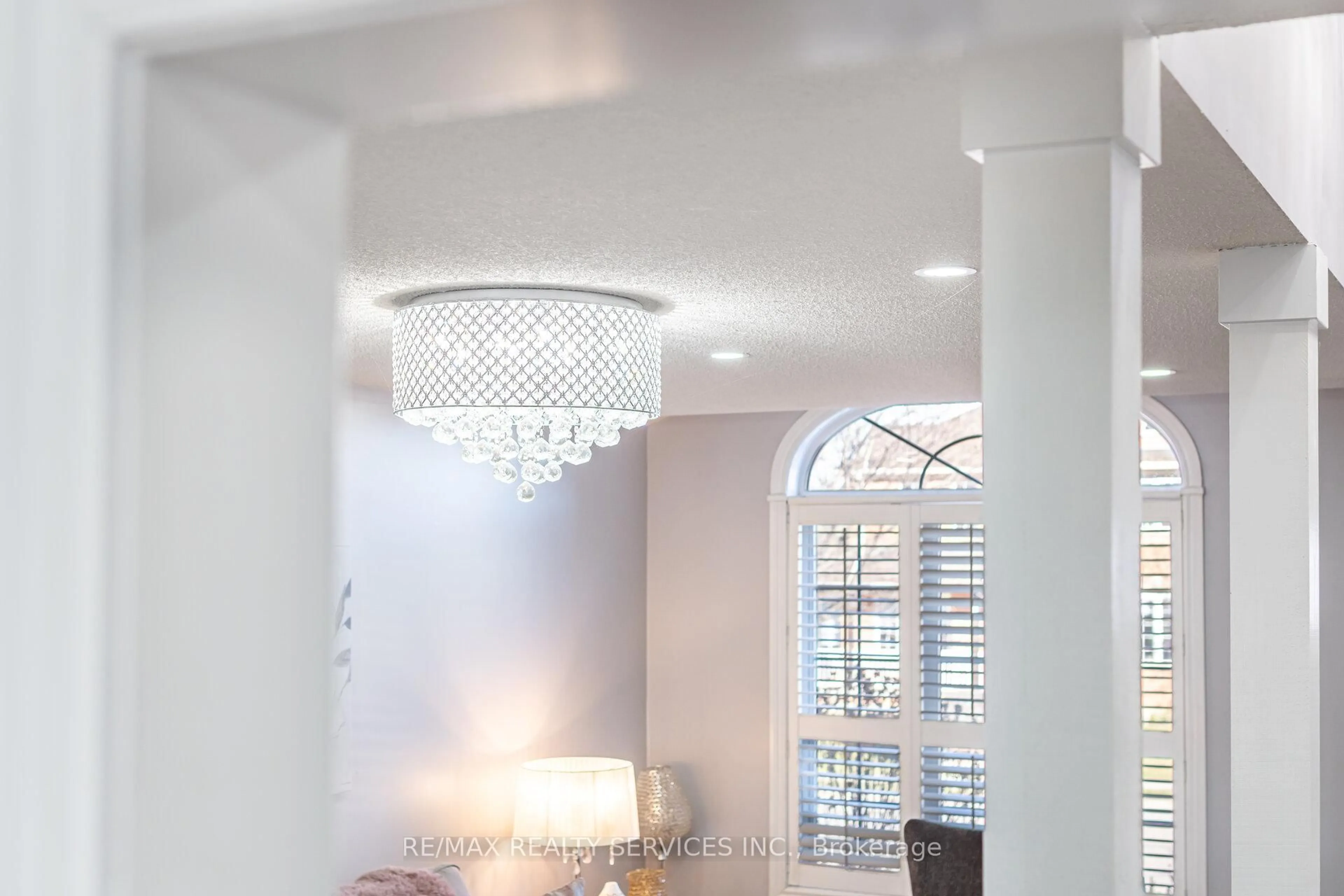 Indoor entryway for 118 Van Scott Dr, Brampton Ontario L7A 1N4