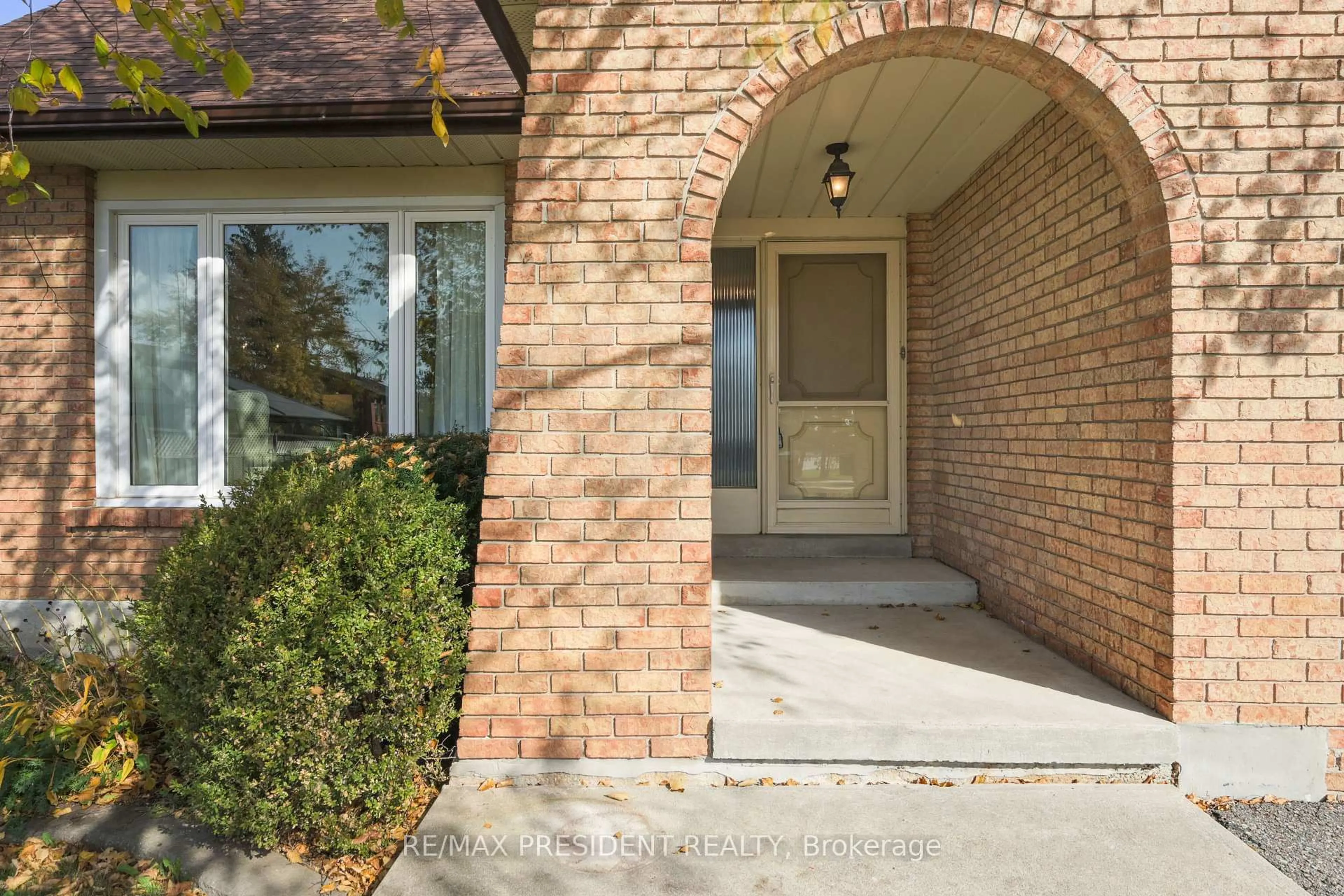 Home with brick exterior material, street for 384 Centre St, Brampton Ontario L6V 3L6