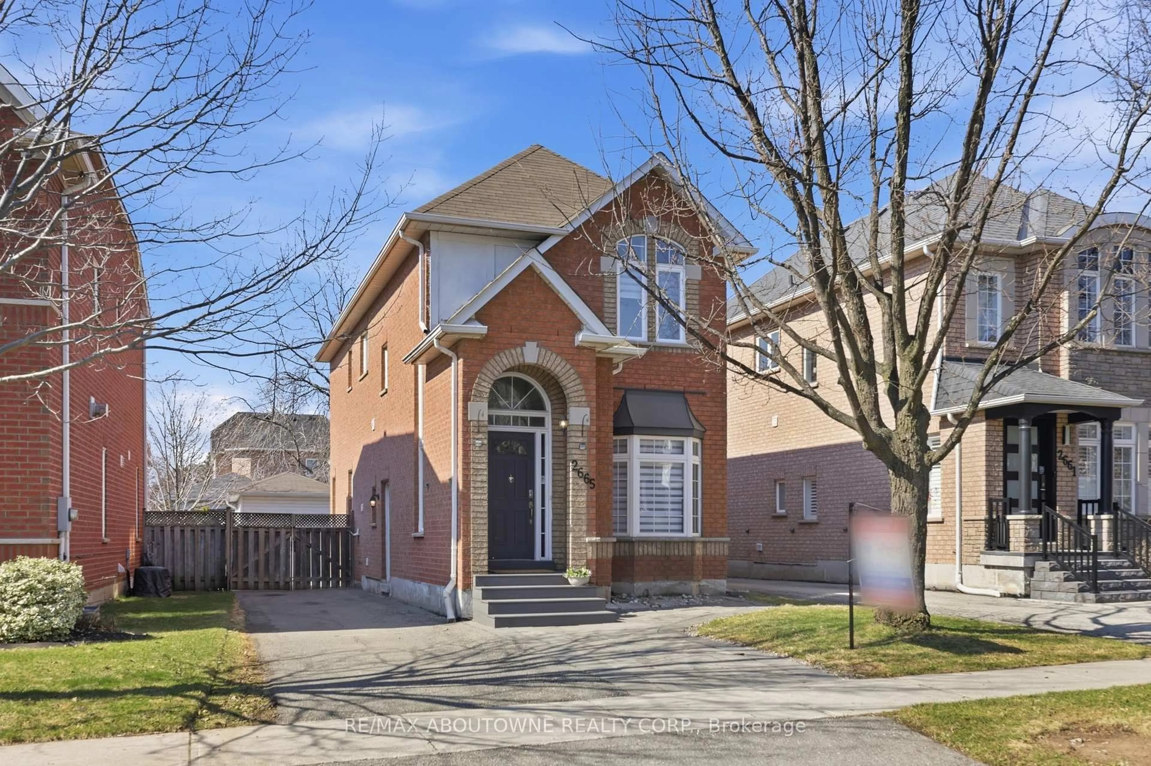 Home with brick exterior material, street for 2665 Castle Hill Cres, Oakville Ontario L6H 6J1