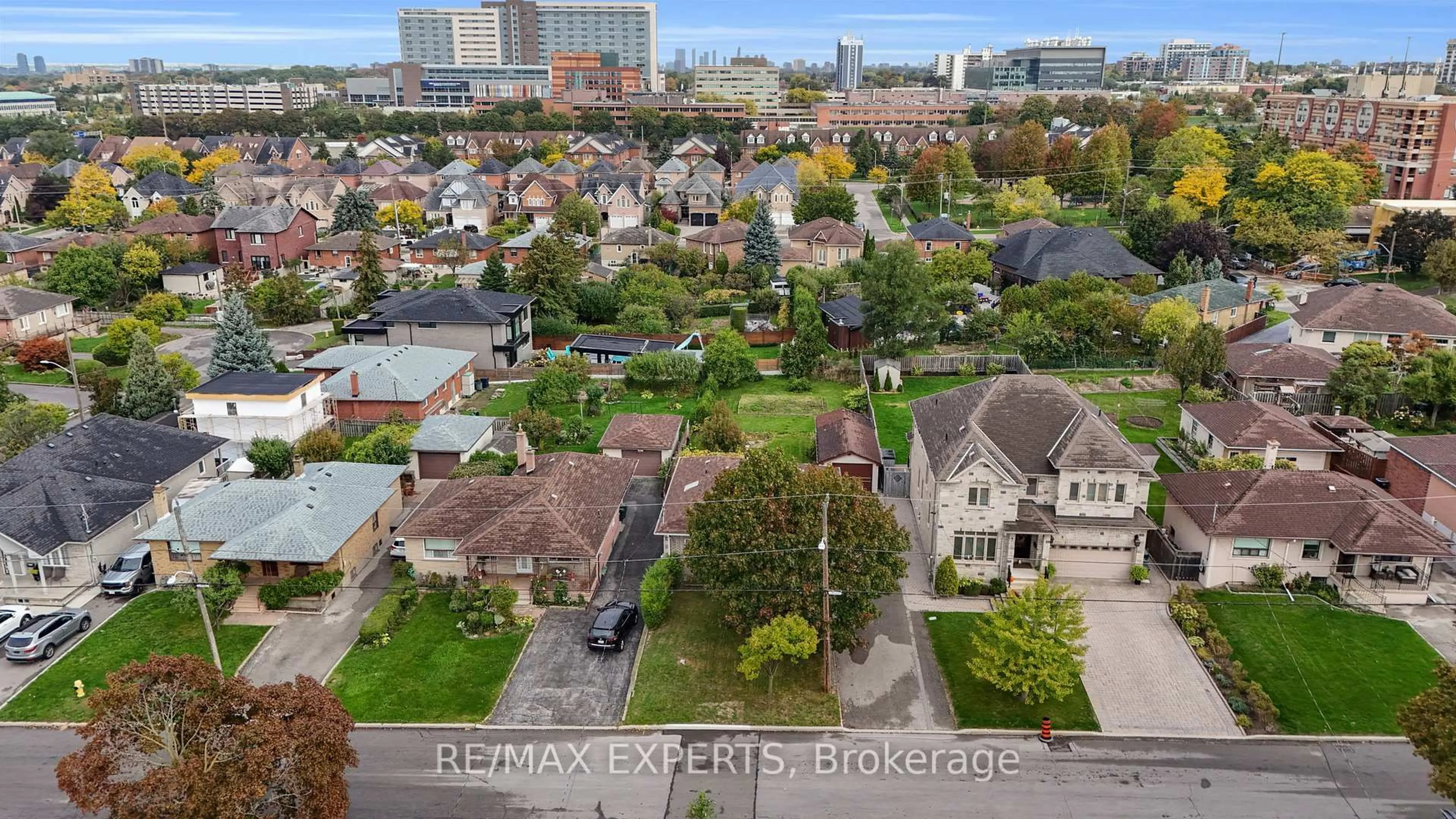 A pic from outside/outdoor area/front of a property/back of a property/a pic from drone, city buildings view from balcony for 26 Grovedale Ave, Toronto Ontario M6L 1Y6