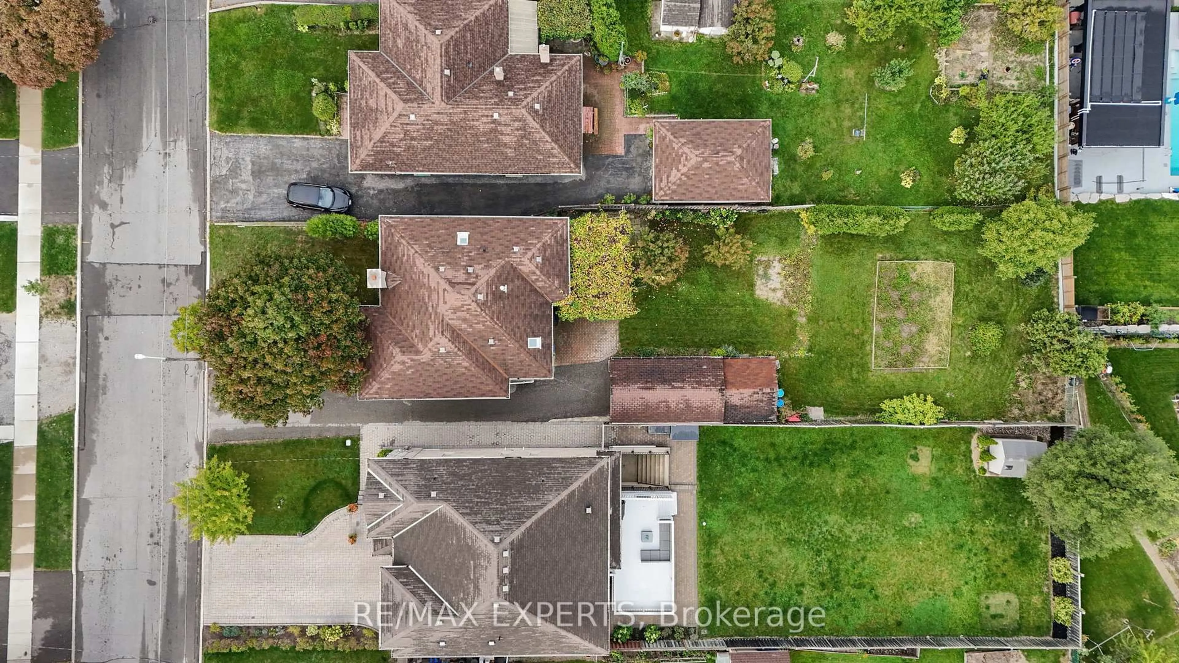 A pic from outside/outdoor area/front of a property/back of a property/a pic from drone, street for 26 Grovedale Ave, Toronto Ontario M6L 1Y6