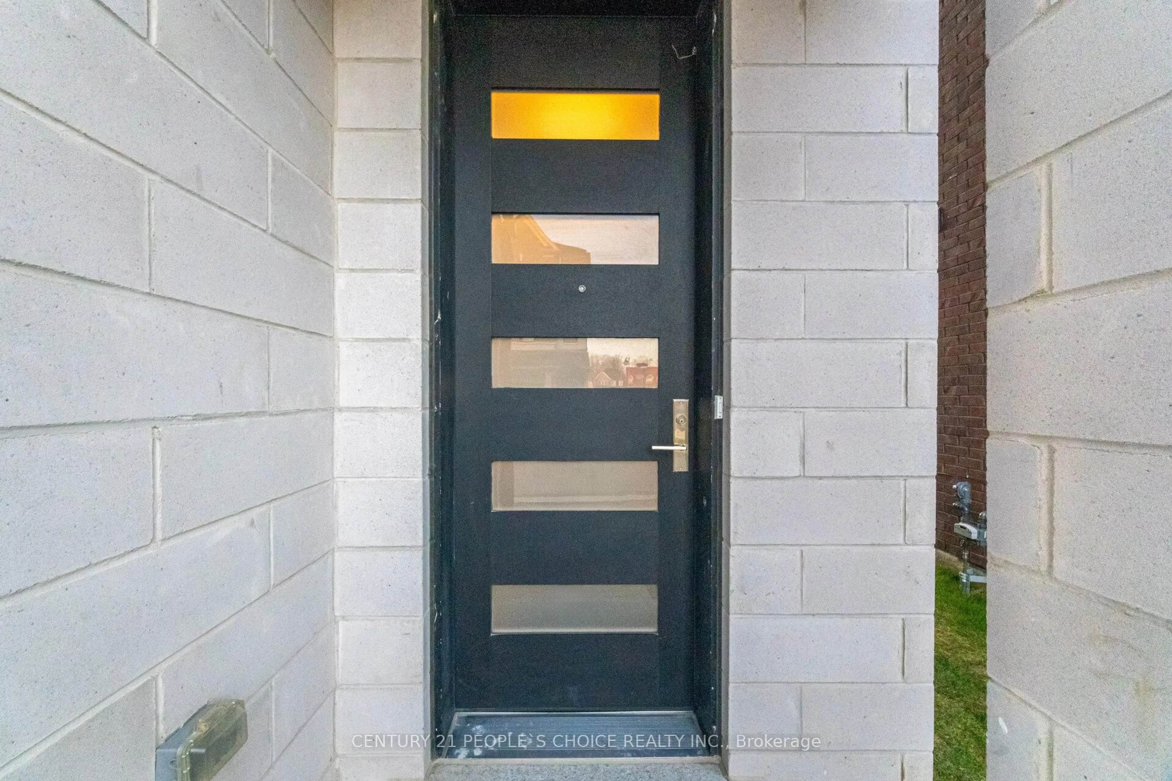 Indoor entryway for 5925 Saigon St, Mississauga Ontario L5V 2V9