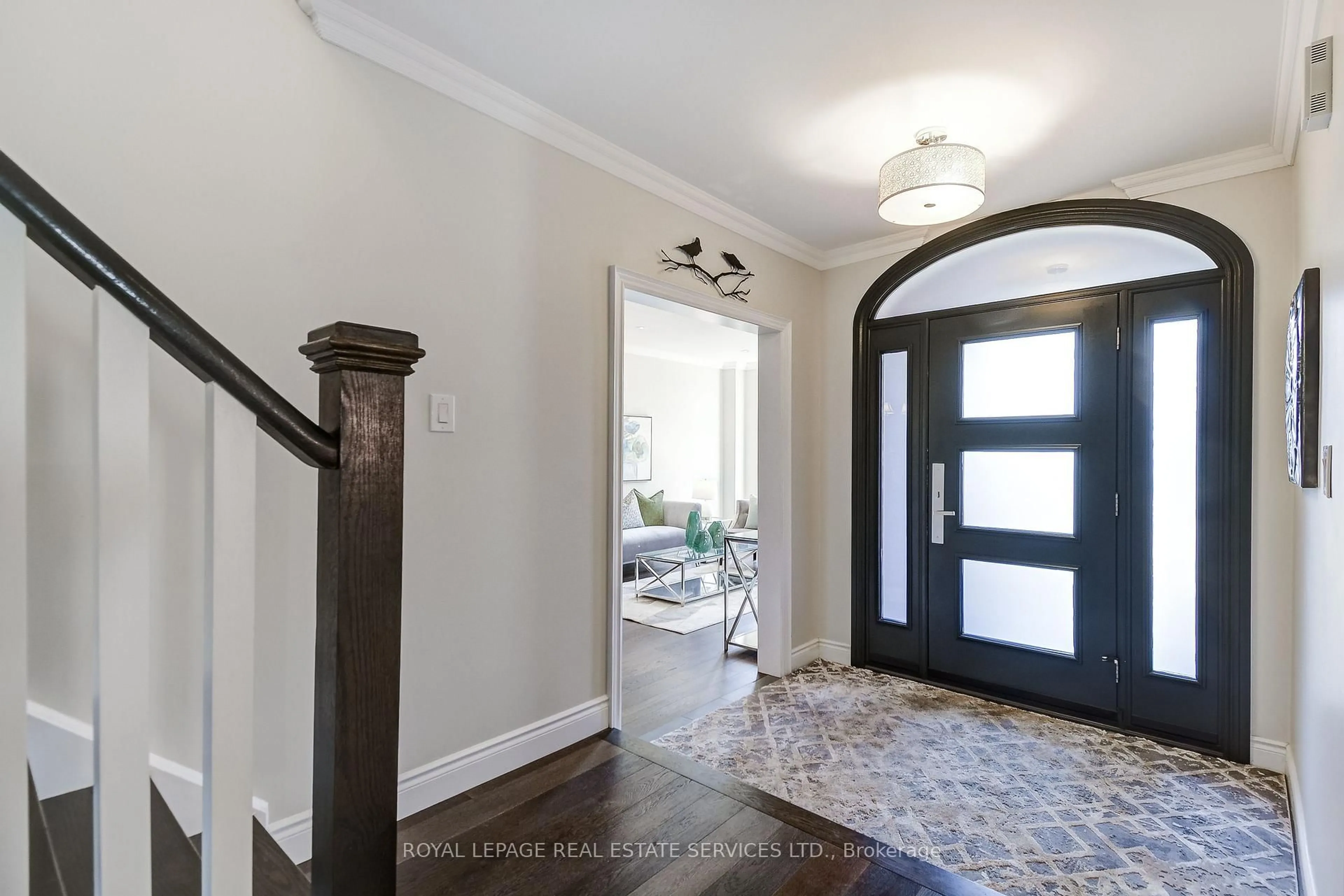 Indoor entryway for 2192 Grand Ravine Dr, Oakville Ontario L6H 6B2