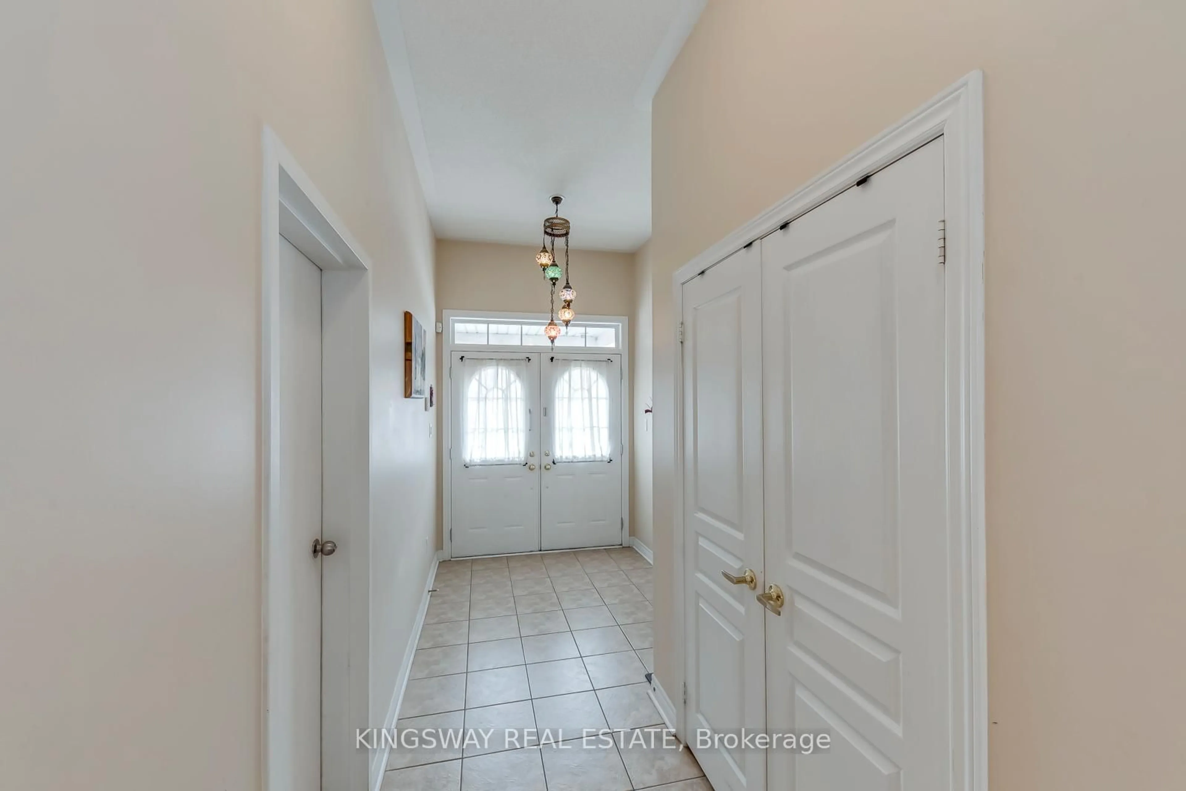 Indoor entryway for 5479 Fudge Terr, Mississauga Ontario L5M 0M9
