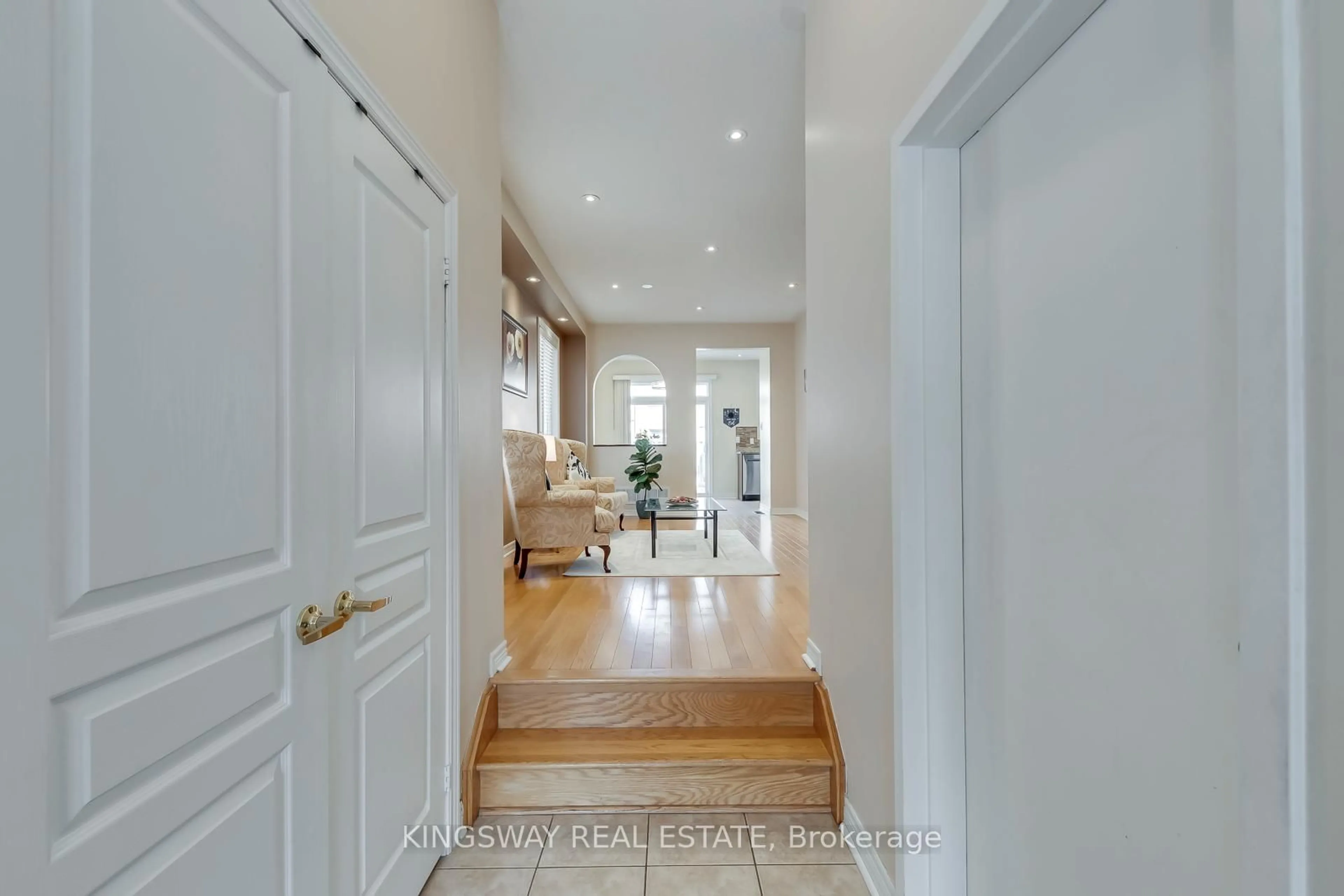 Indoor entryway for 5479 Fudge Terr, Mississauga Ontario L5M 0M9