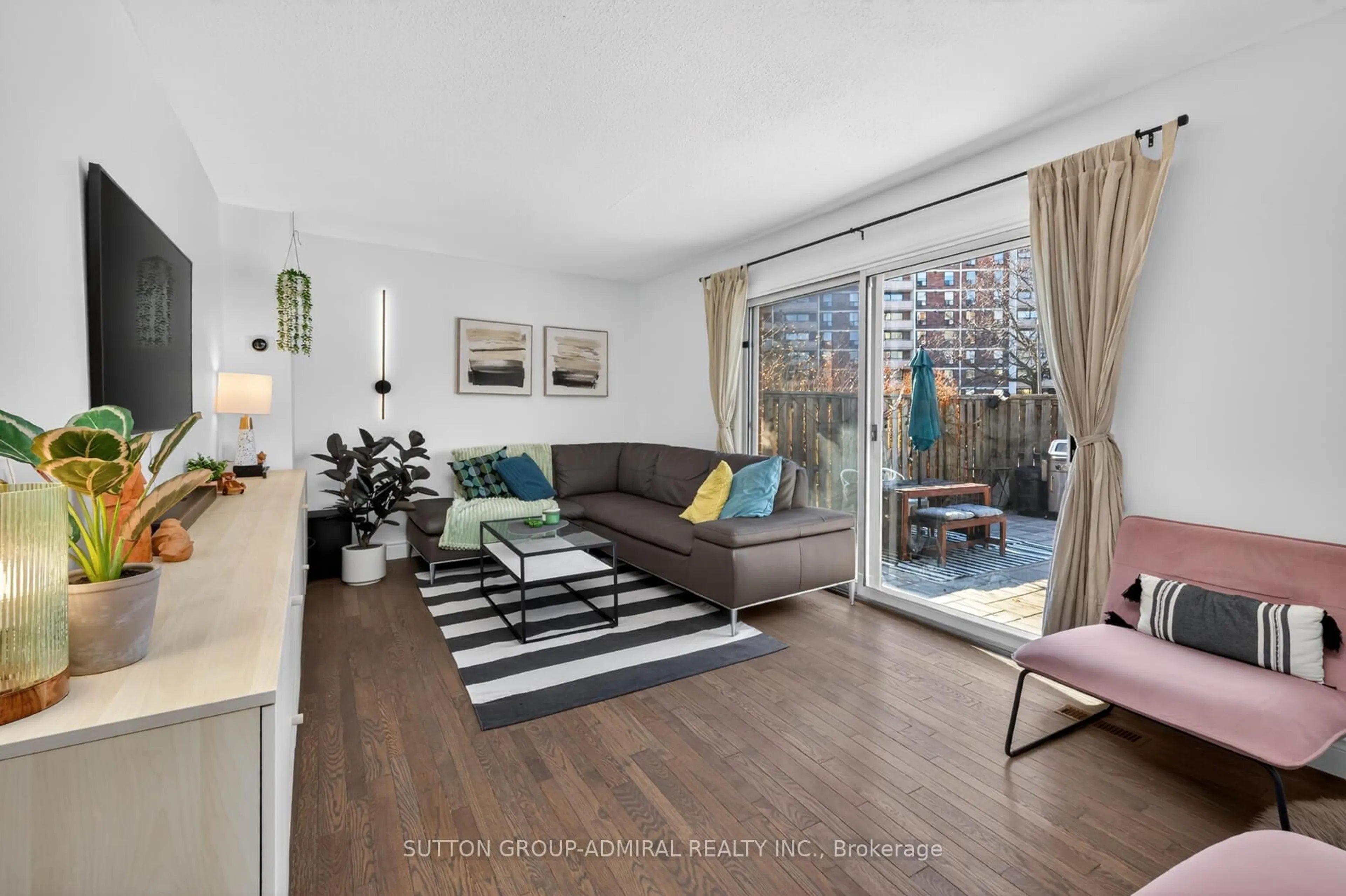 Living room with furniture, unknown for 3175 Kirwin Ave #118, Mississauga Ontario L5A 3M4