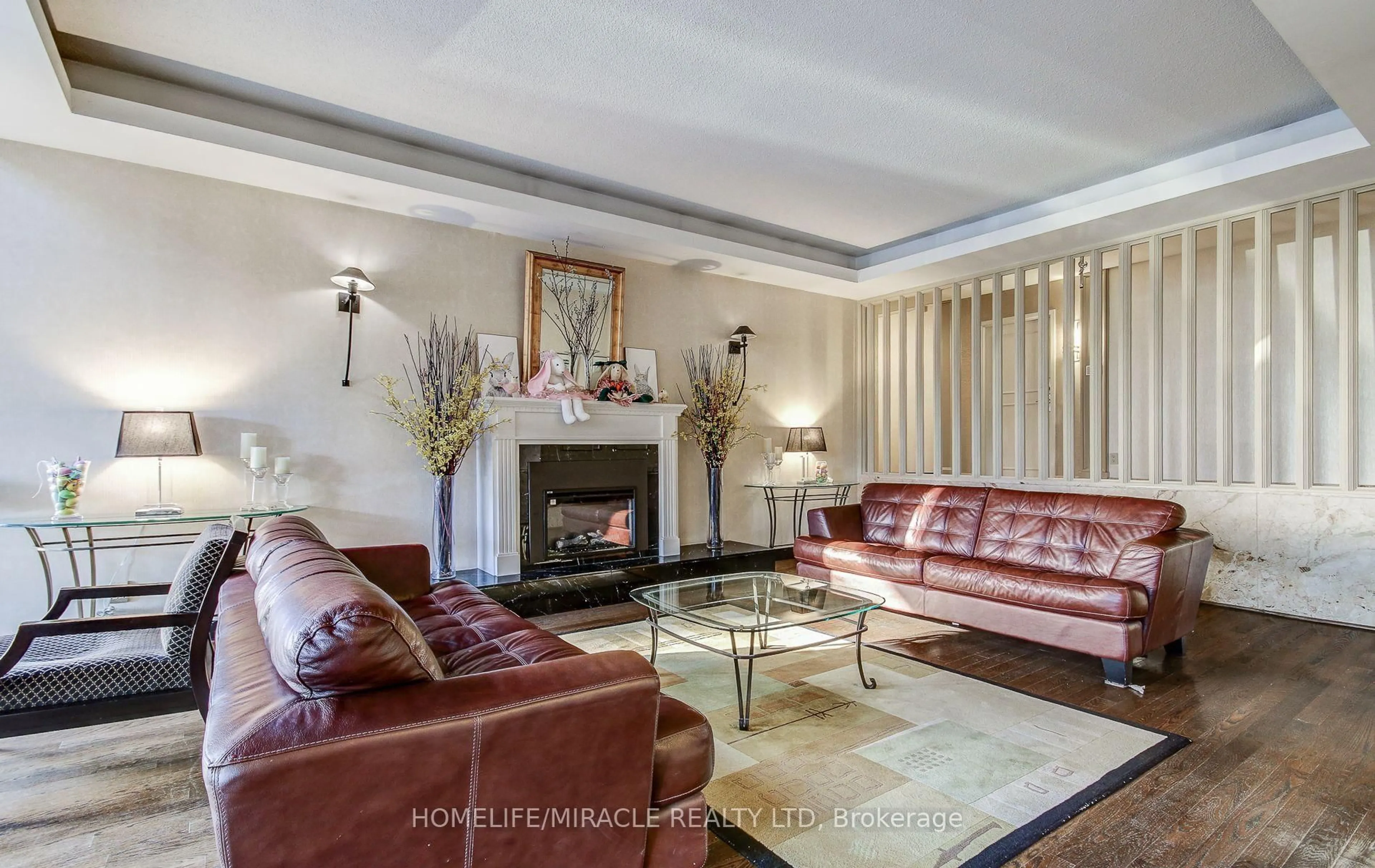 Living room with furniture, unknown for 1333 Bloor St #504, Mississauga Ontario L4Y 3T6