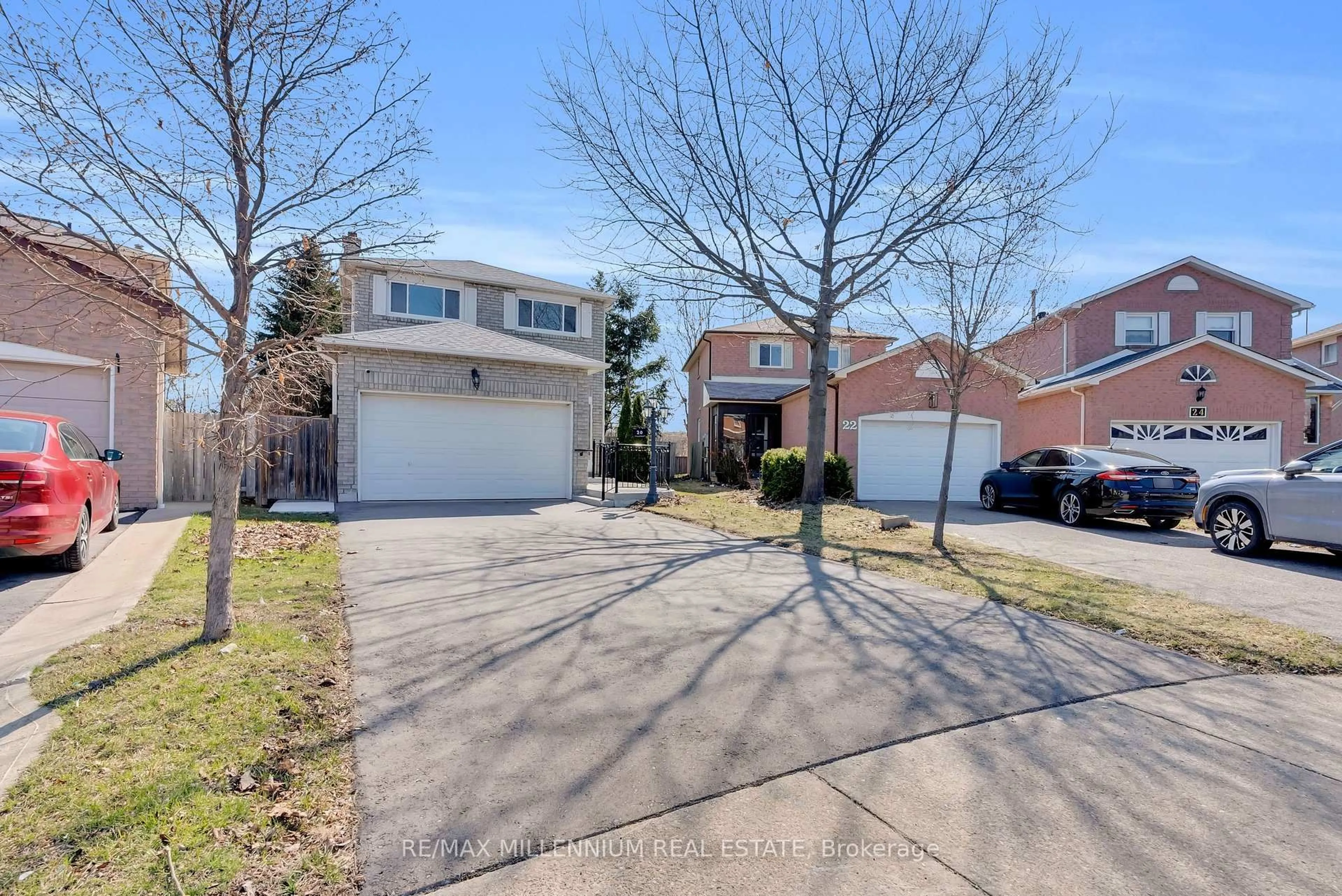 A pic from outside/outdoor area/front of a property/back of a property/a pic from drone, street for 20 Kesteven Cres, Brampton Ontario L6W 4E1