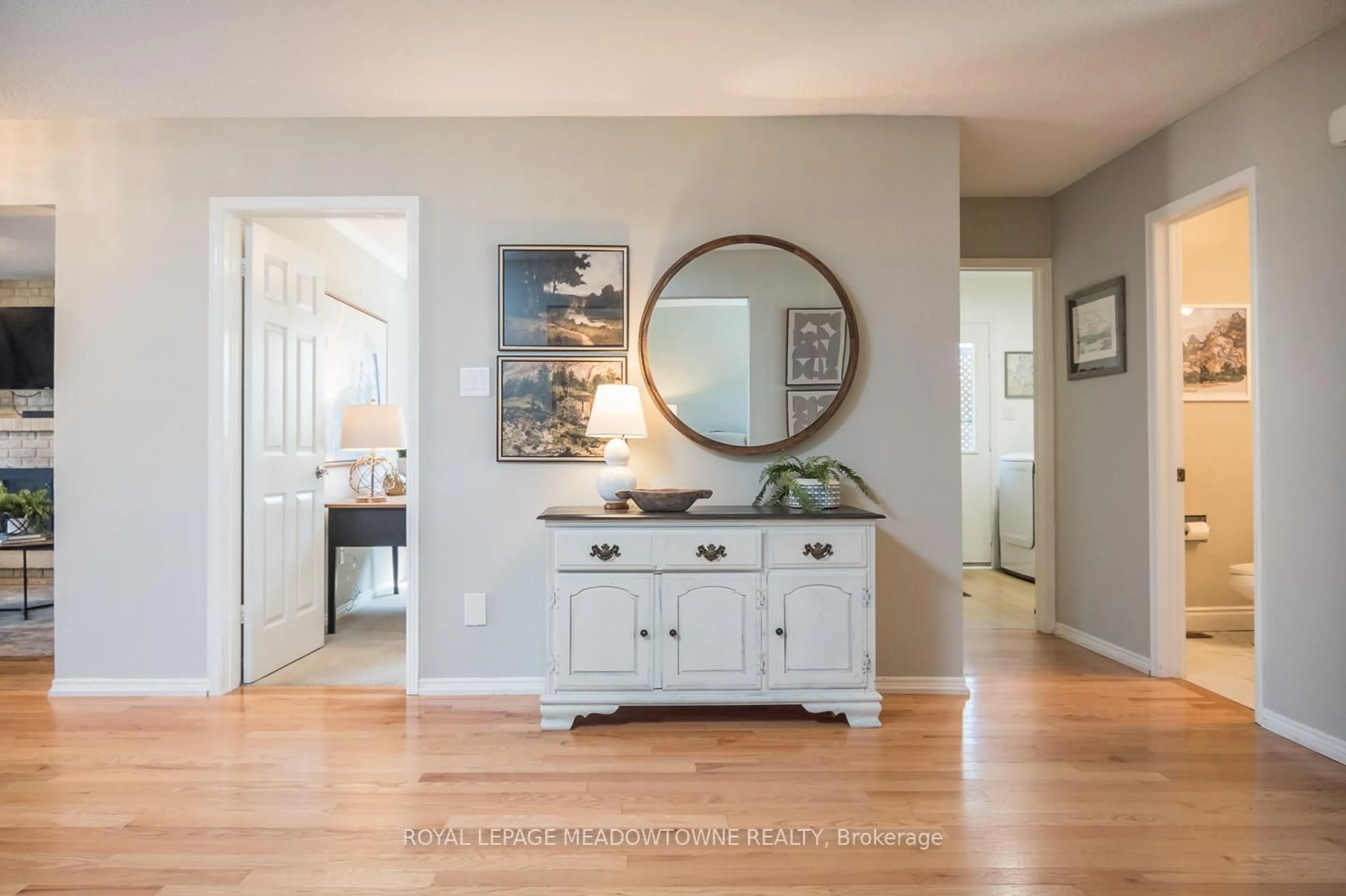 Indoor entryway for 284 Randall Cres, Milton Ontario L9T 4X7