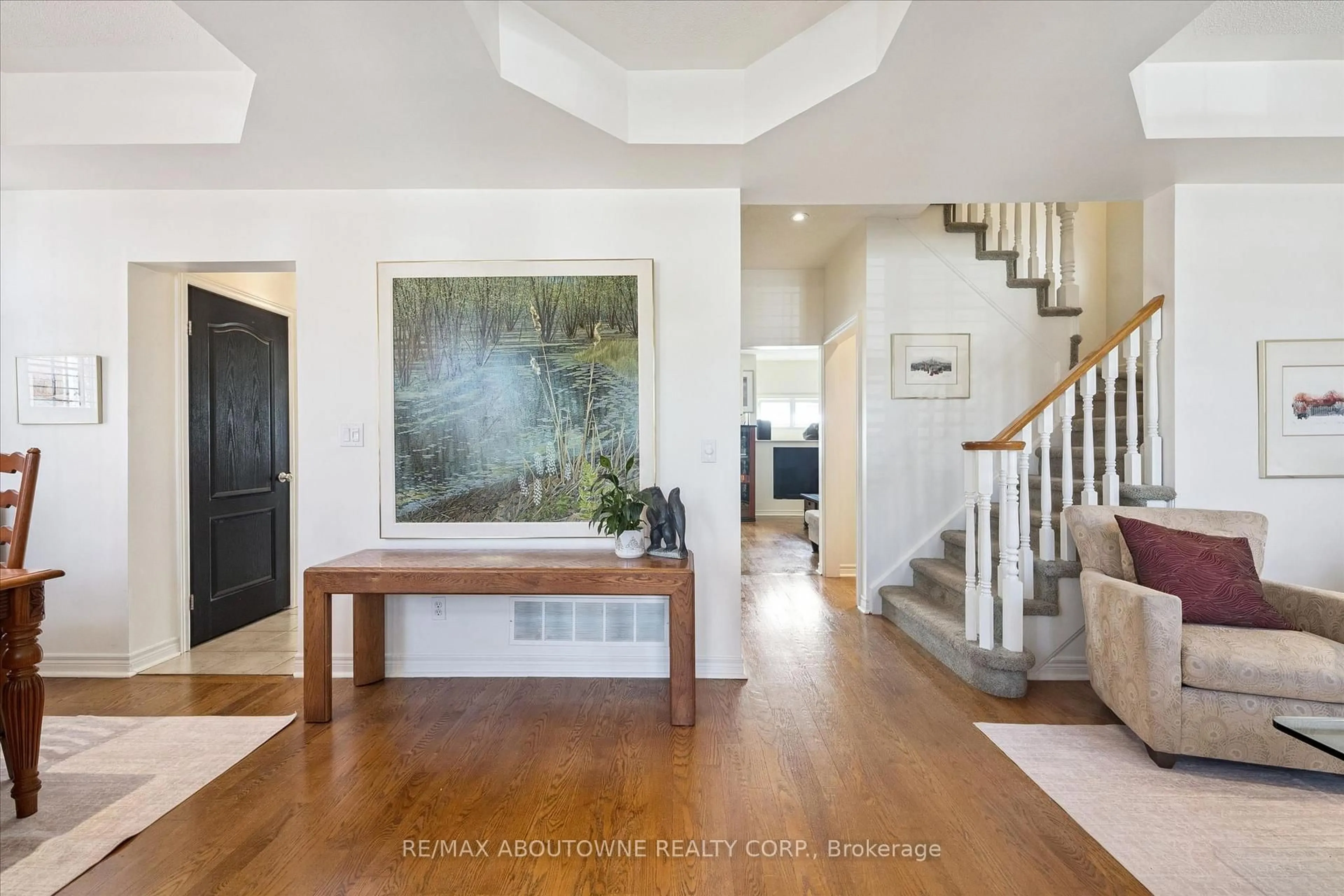 Indoor entryway for 2484 Capilano Cres, Oakville Ontario L6H 6L4