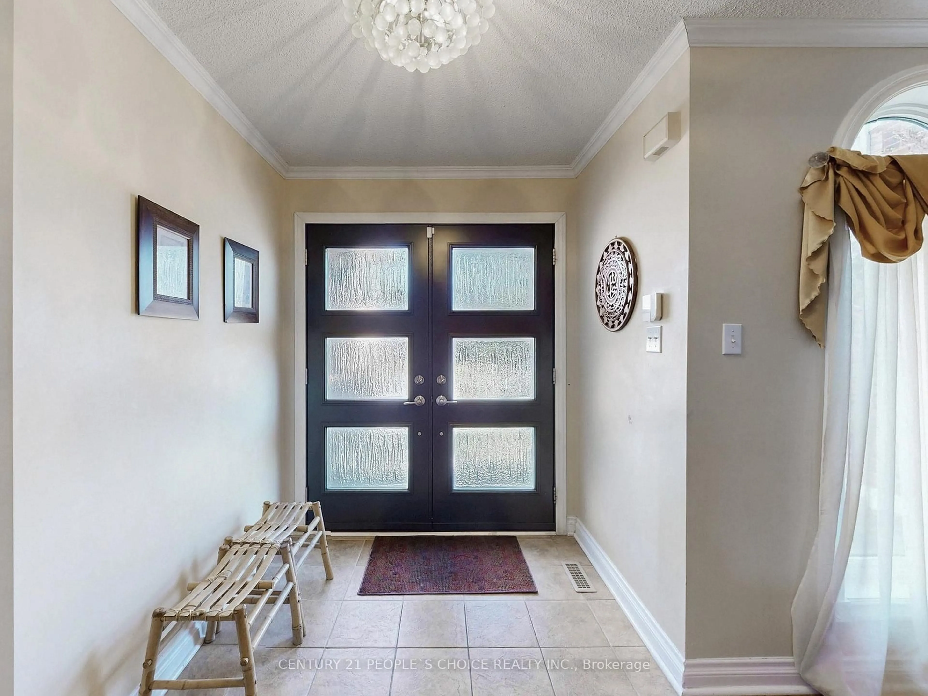 Indoor entryway for 5591 Loonlake Ave, Mississauga Ontario L5V 2E2