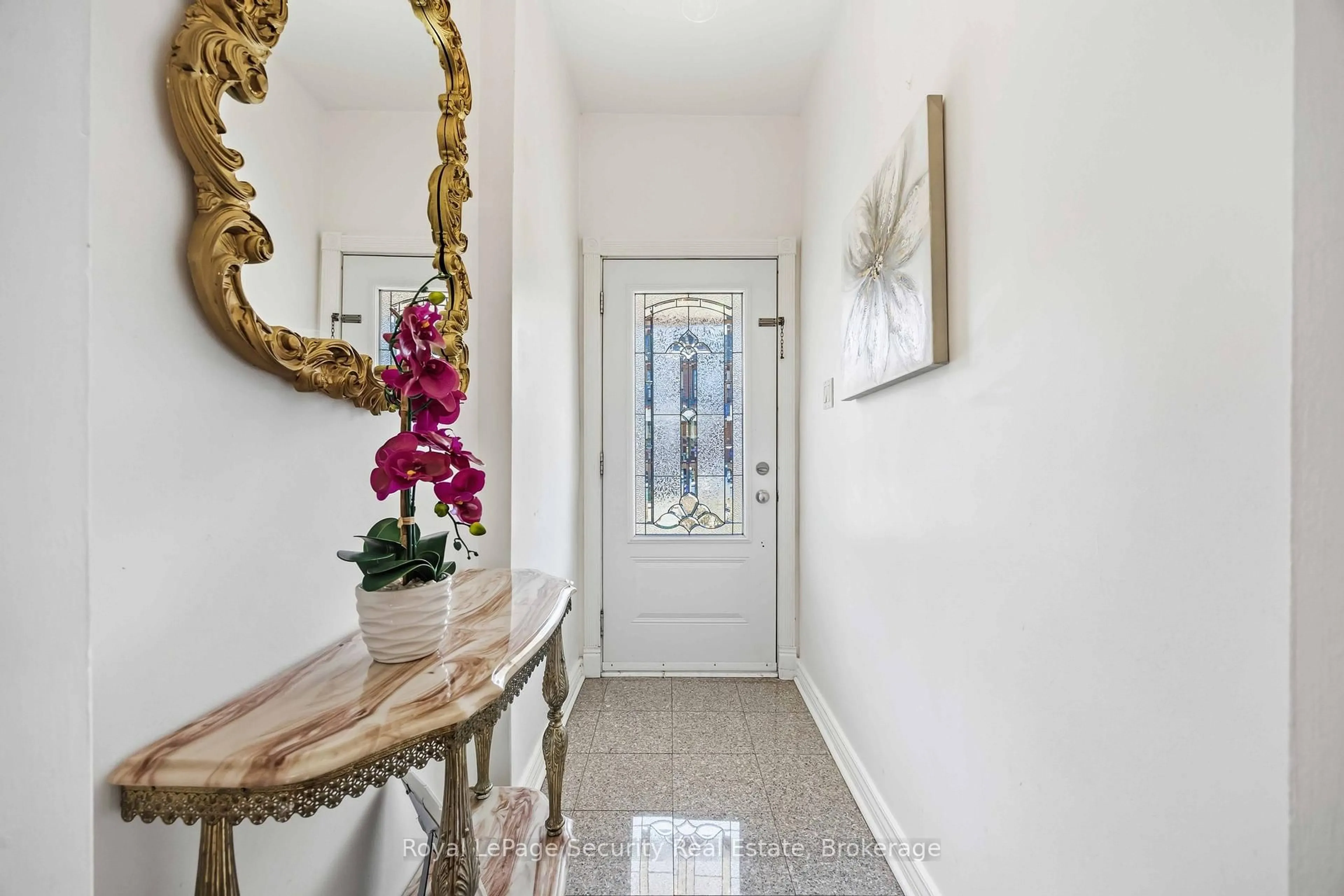 Indoor entryway for 22 Millicent St, Toronto Ontario M6H 1W4