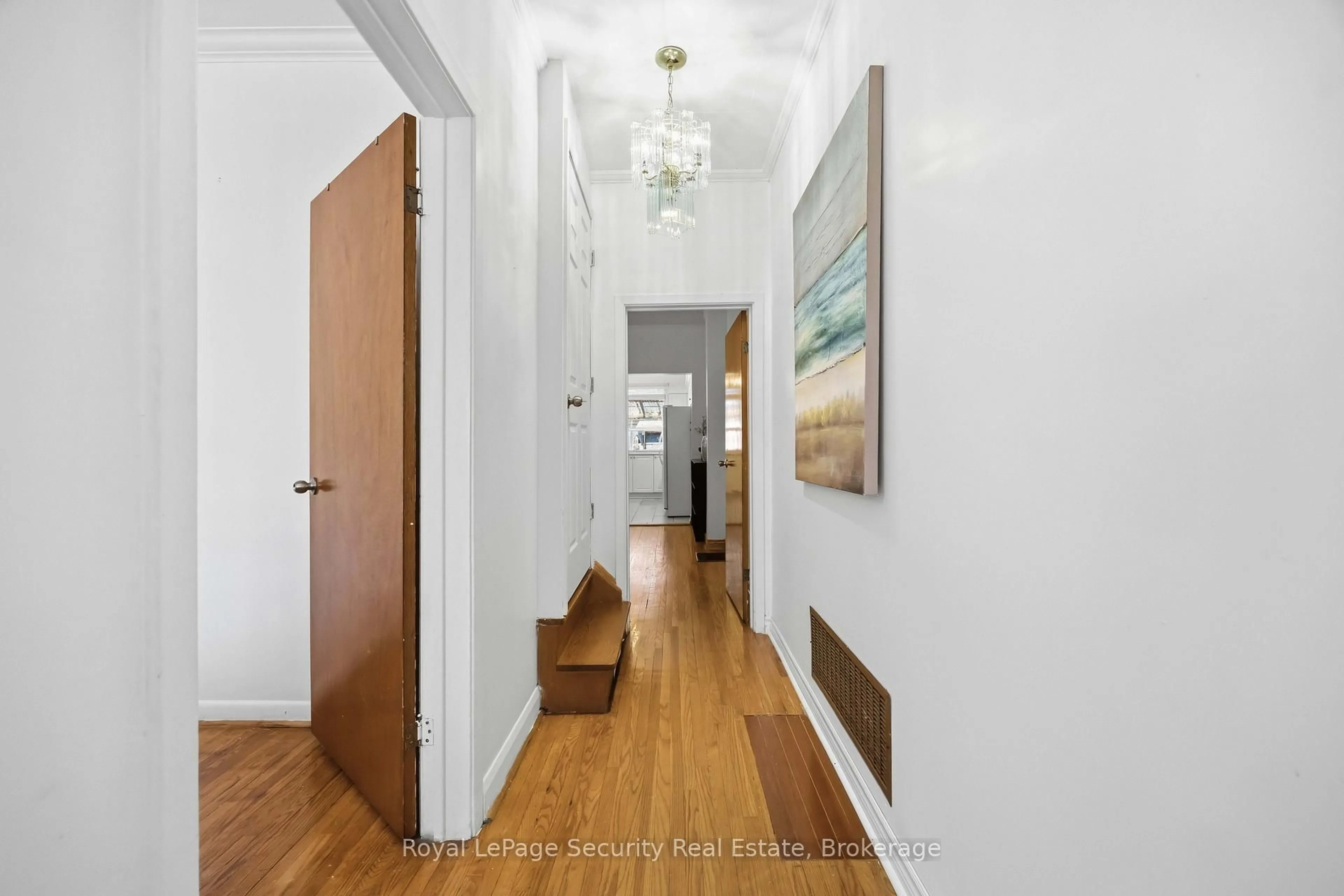 Indoor foyer for 22 Millicent St, Toronto Ontario M6H 1W4