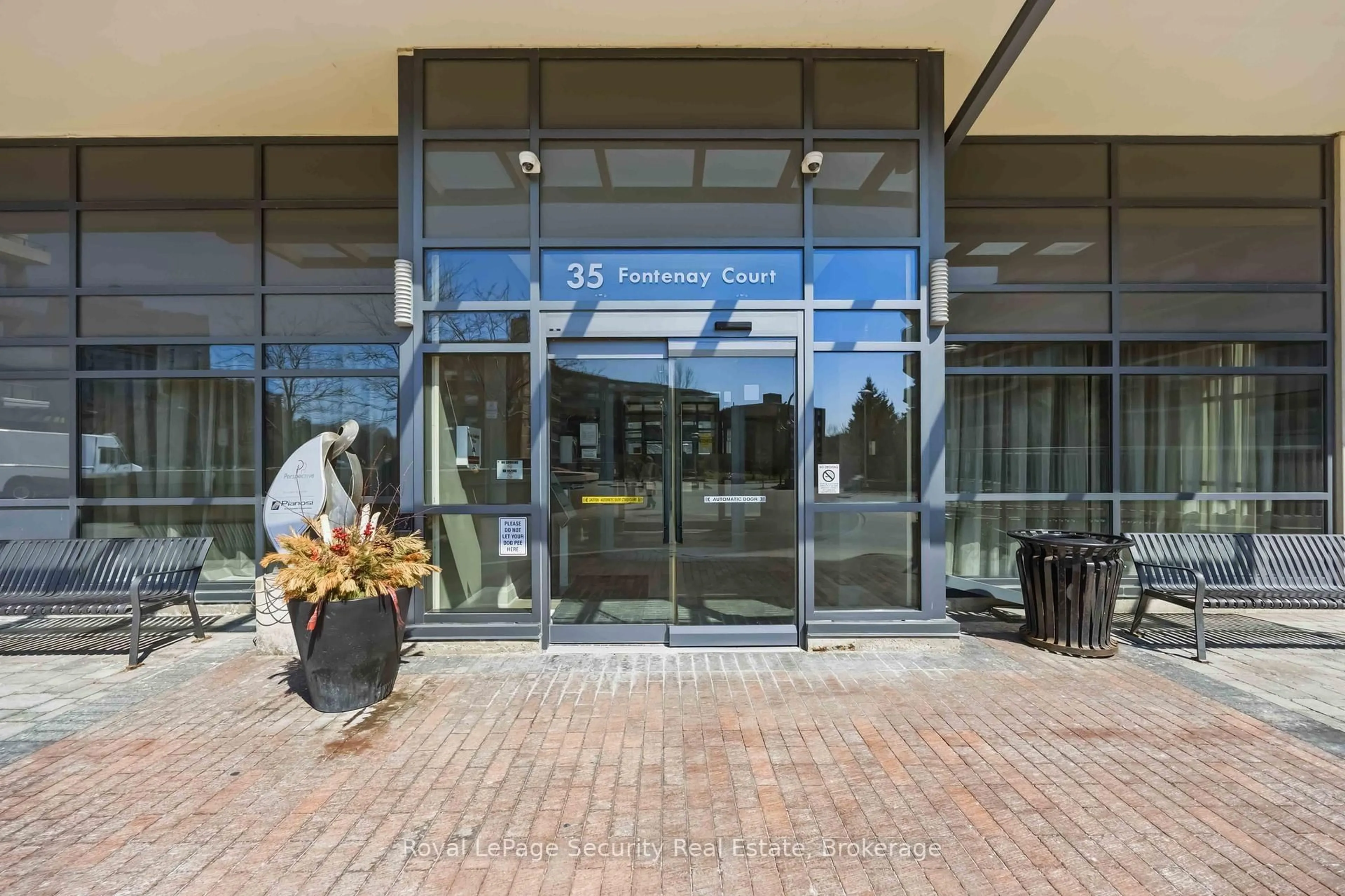 Indoor foyer for 35 Fontenay Crt #602, Toronto Ontario M9A 0C4