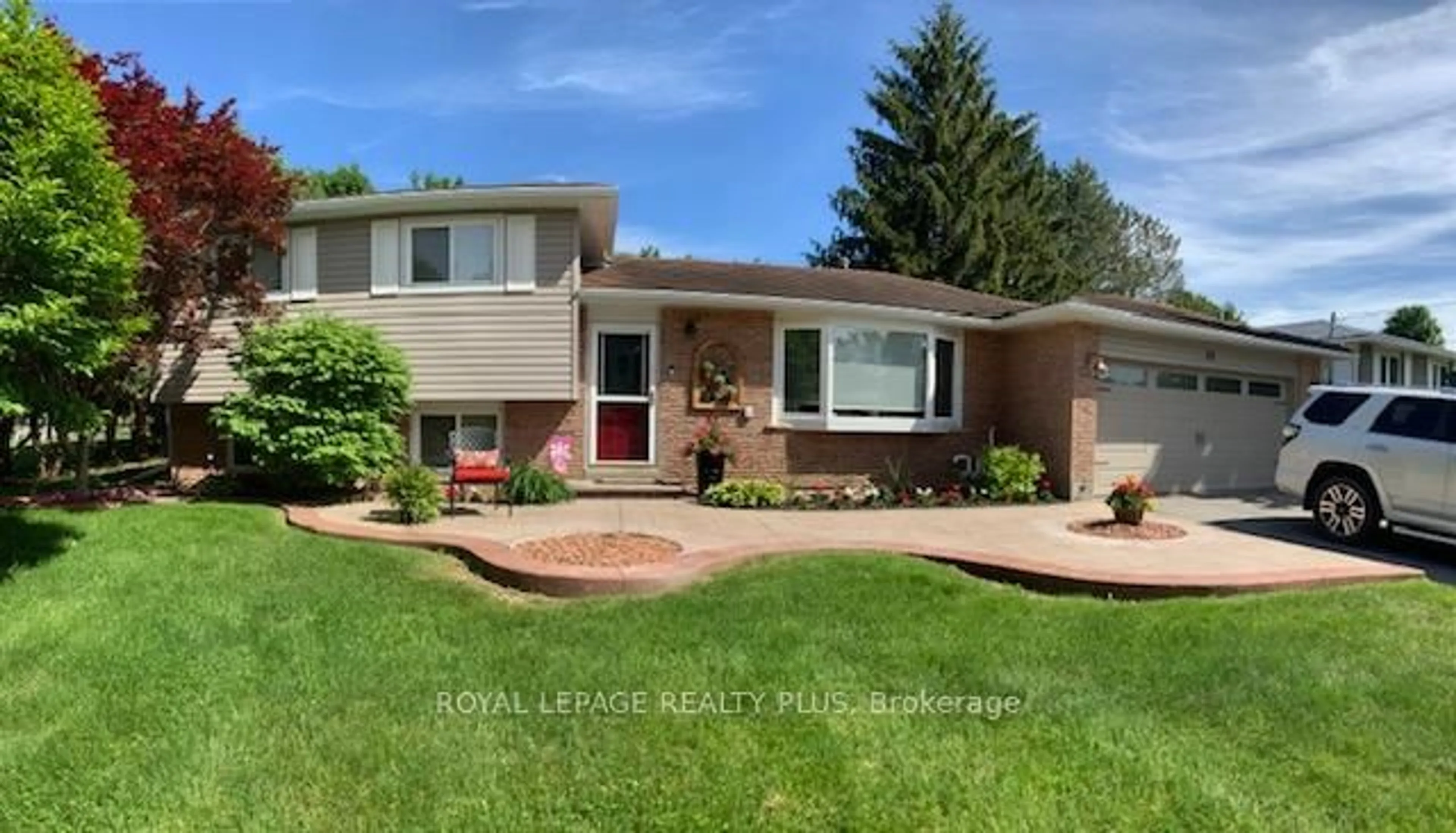 Home with vinyl exterior material, street for 26 Larry St, Caledon Ontario L7C 1K8