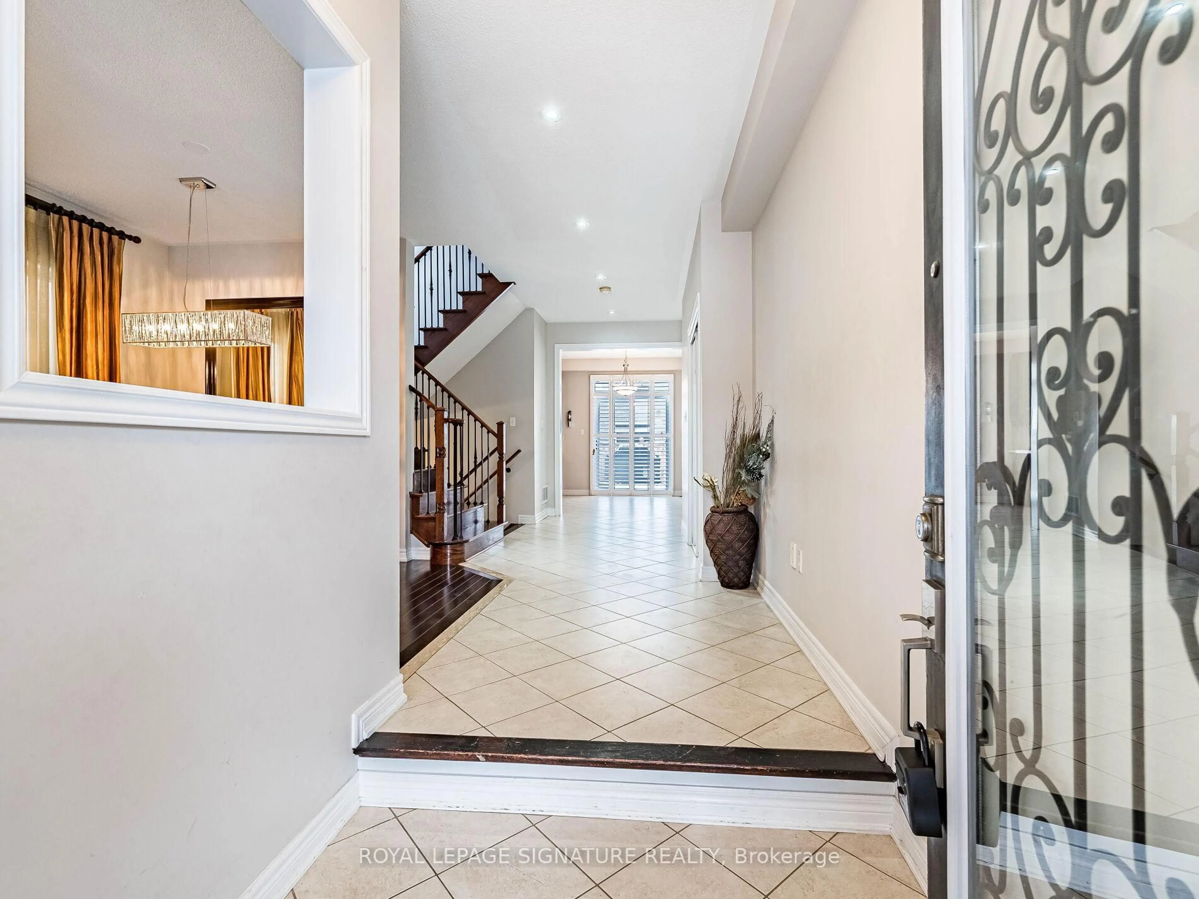 Indoor foyer for 27 Permafrost Dr, Brampton Ontario L6R 3M4