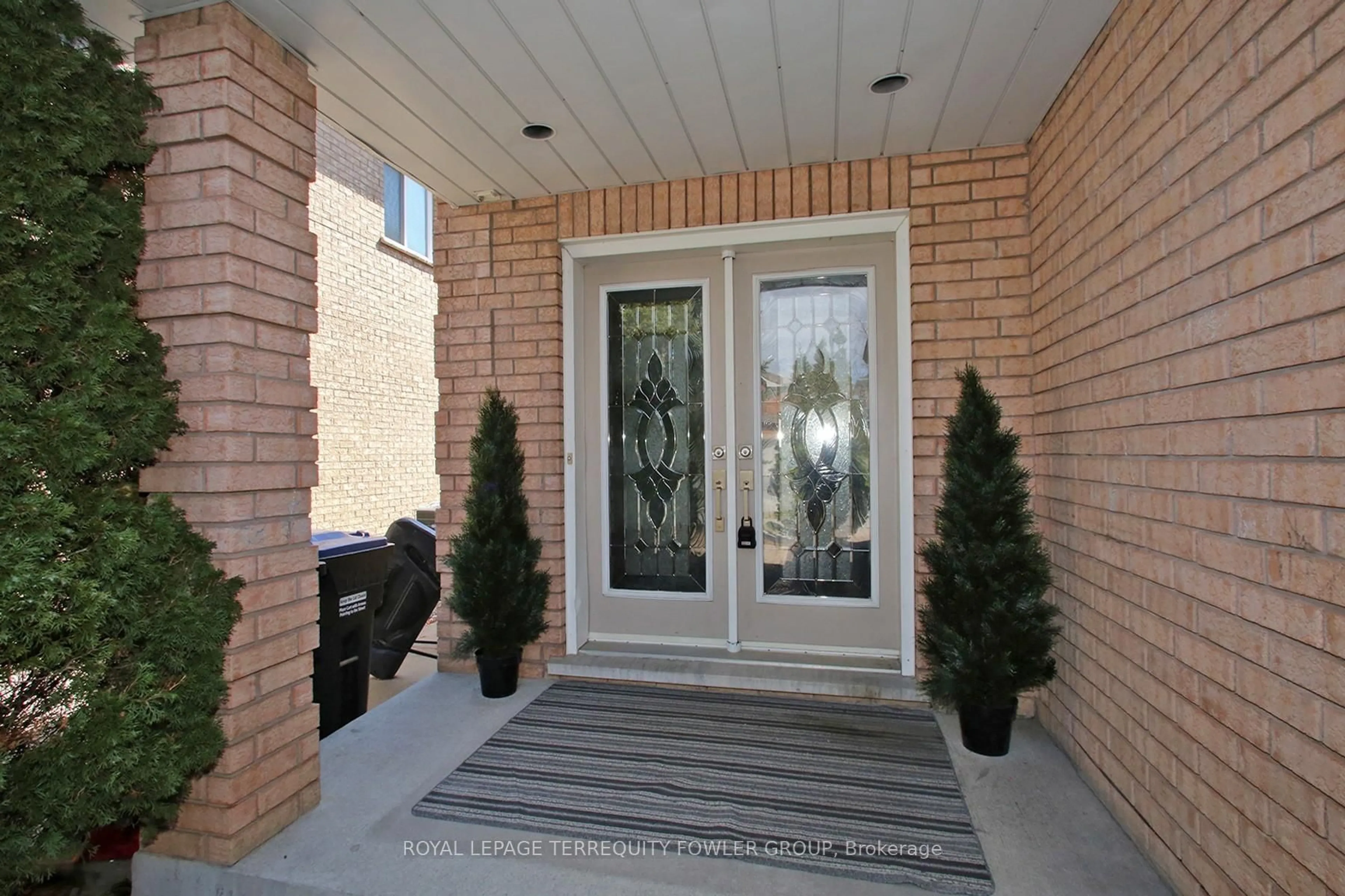 Indoor entryway for 3 Frustac Tr, Caledon Ontario L7E 2A9