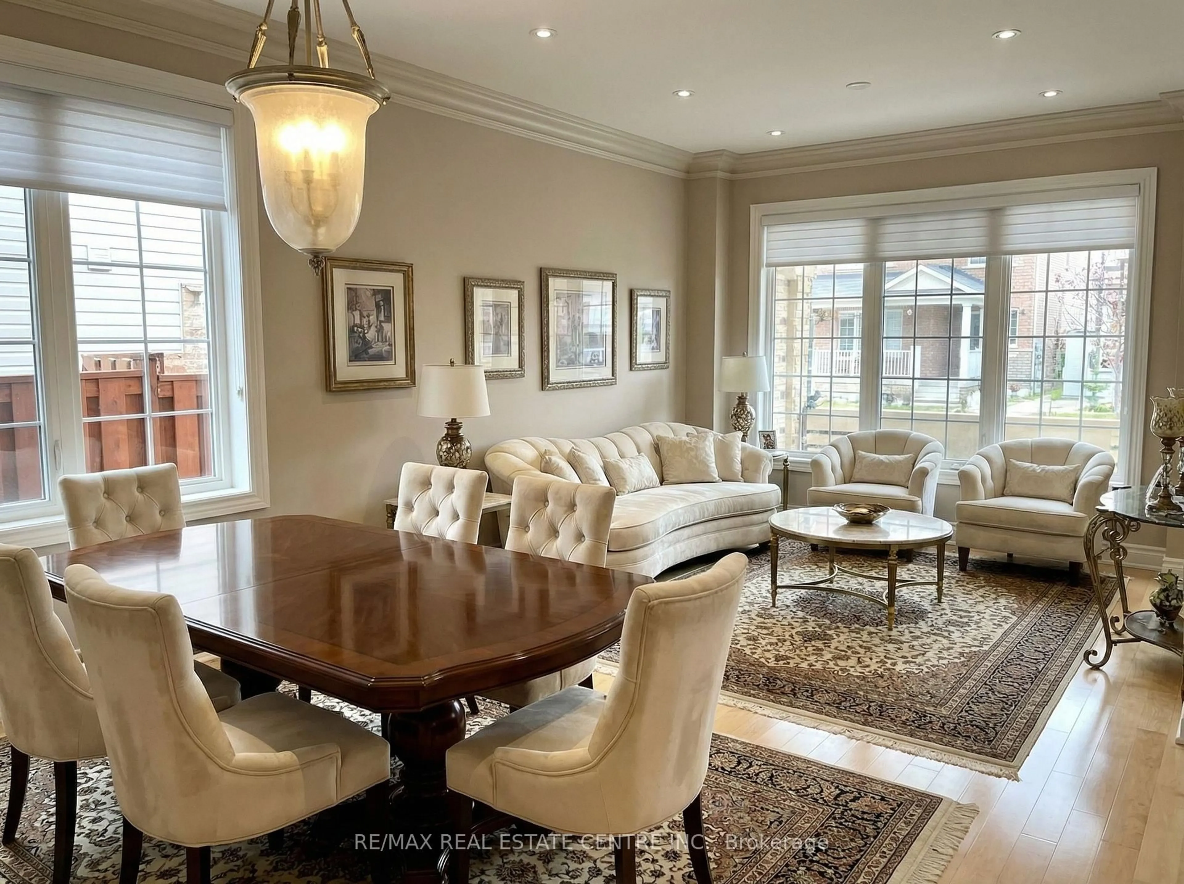 Living room with furniture, unknown for 3837 Deepwood Hts, Mississauga Ontario L5M 6M4