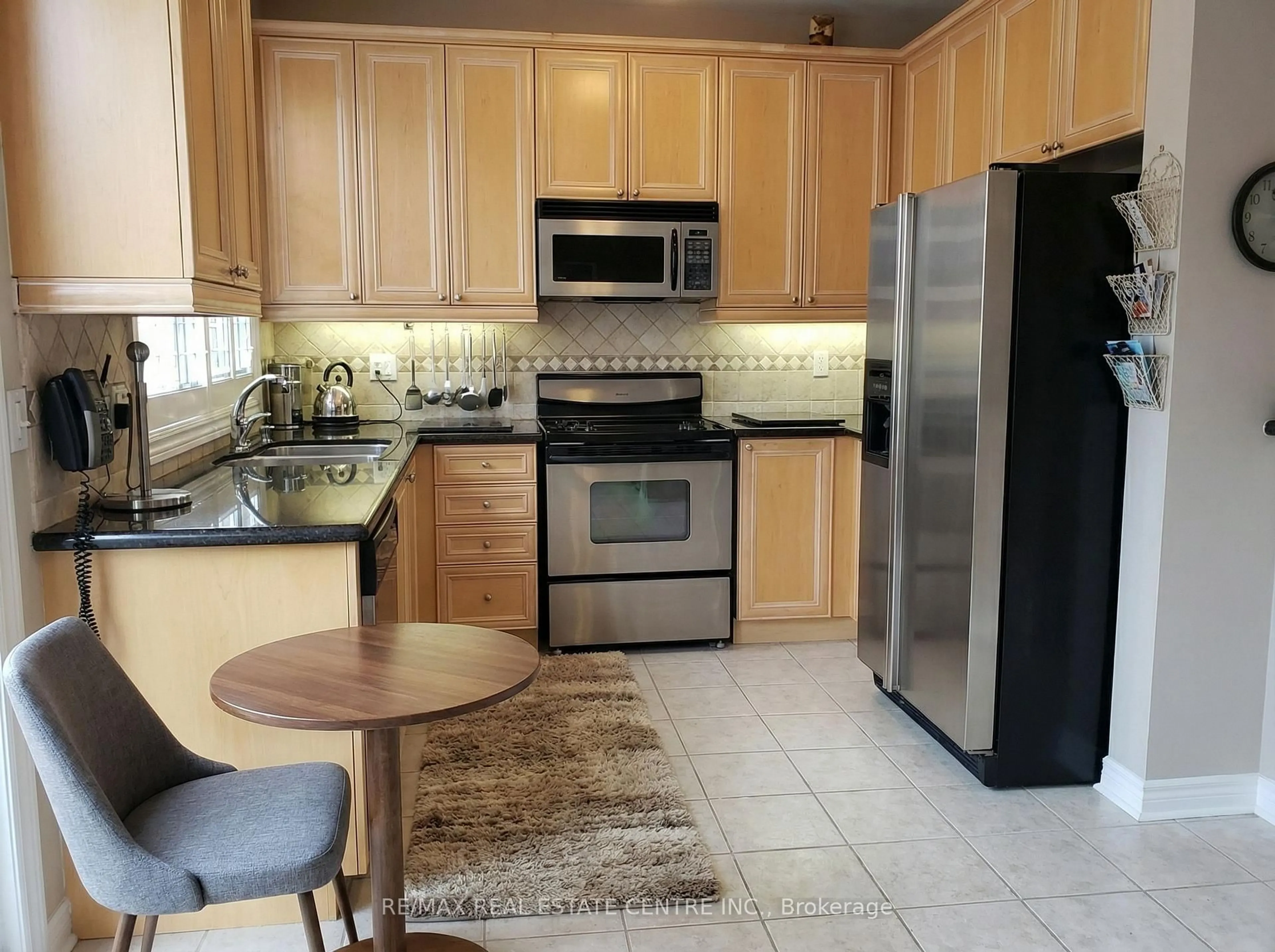 Standard kitchen, ceramic/tile floor for 3837 Deepwood Hts, Mississauga Ontario L5M 6M4