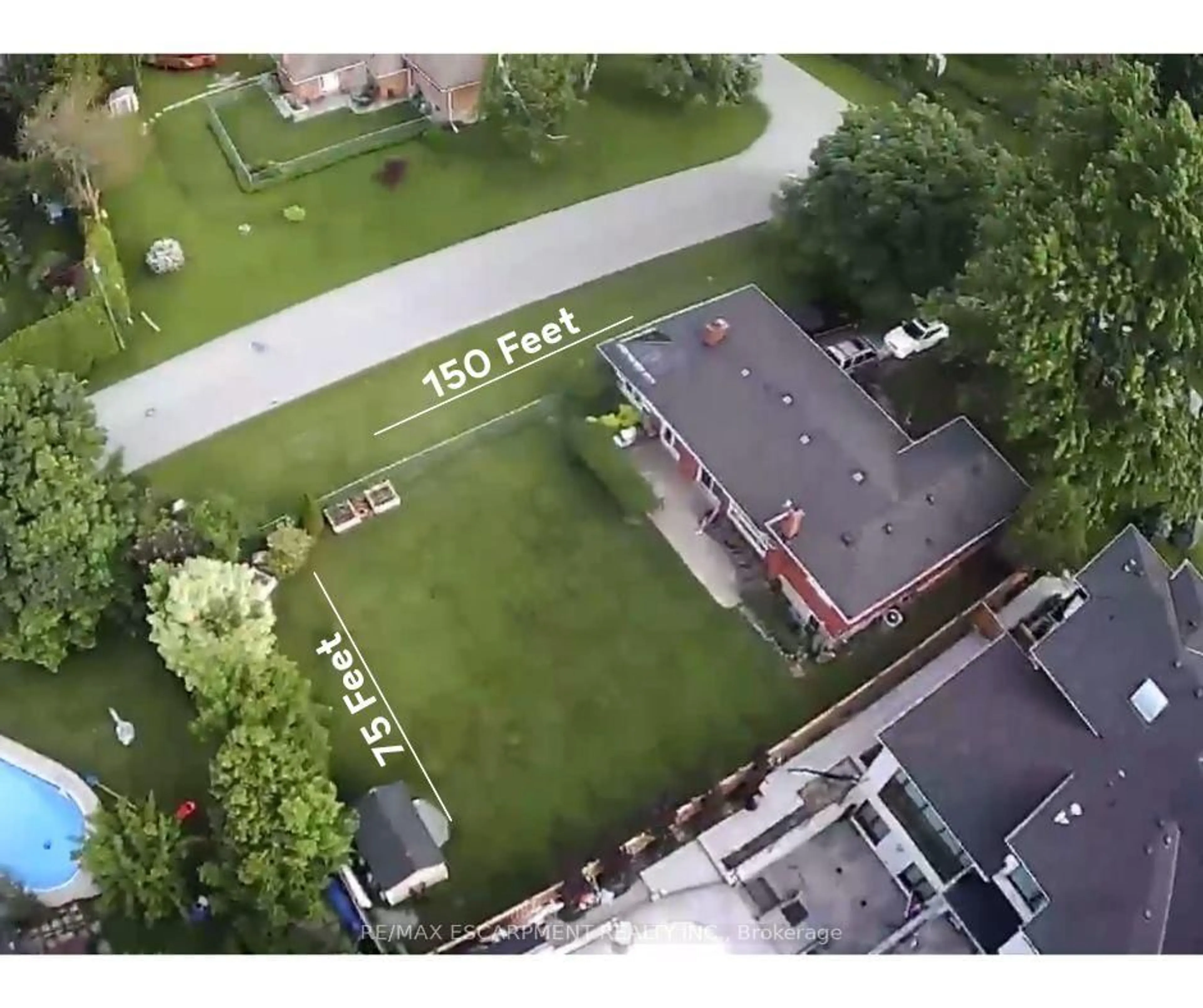 A pic from outside/outdoor area/front of a property/back of a property/a pic from drone, street for 345 Sandlewood Rd, Oakville Ontario L6L 3S1