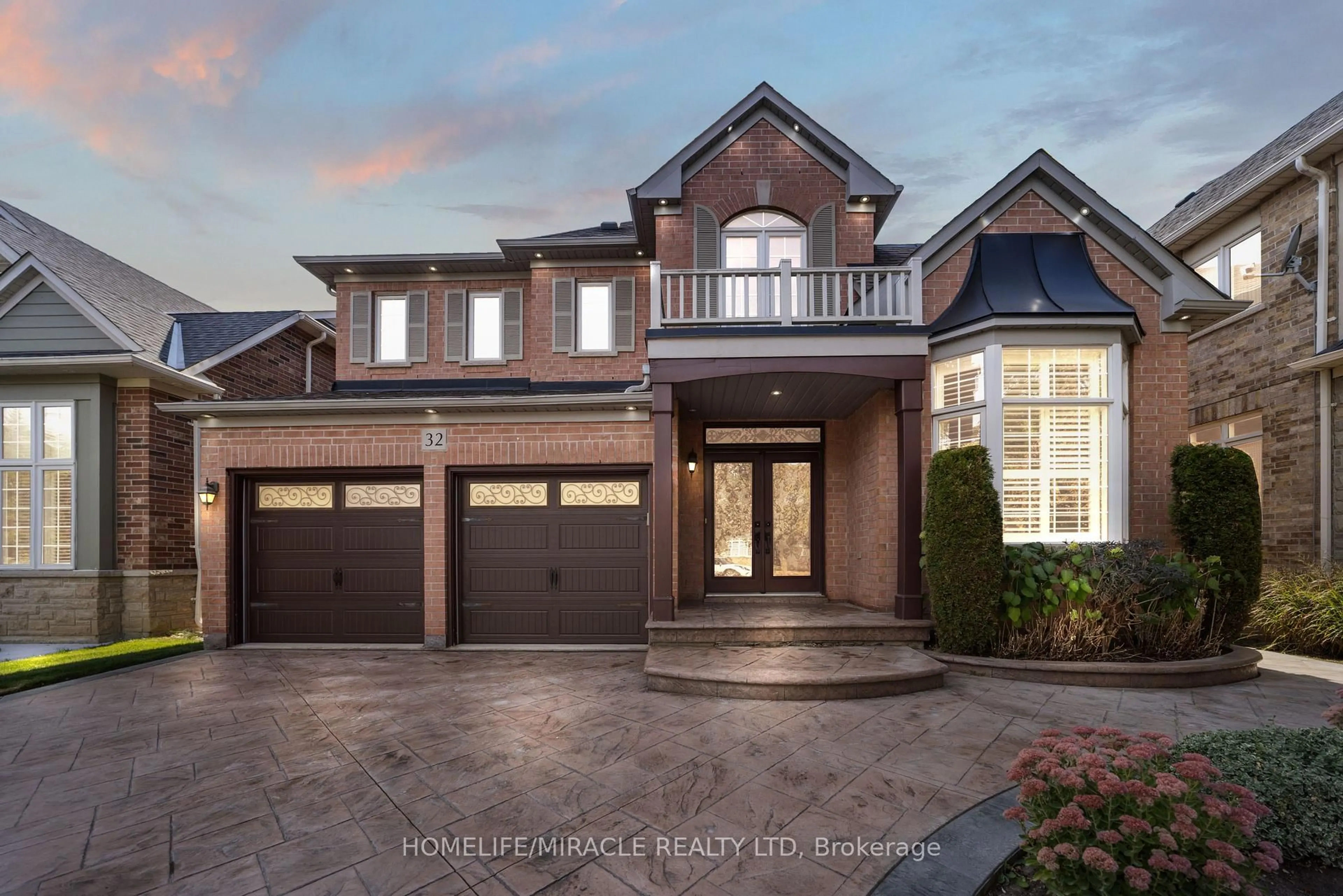 Home with brick exterior material, street for 32 Xavier Crt, Brampton Ontario L6Y 5S1