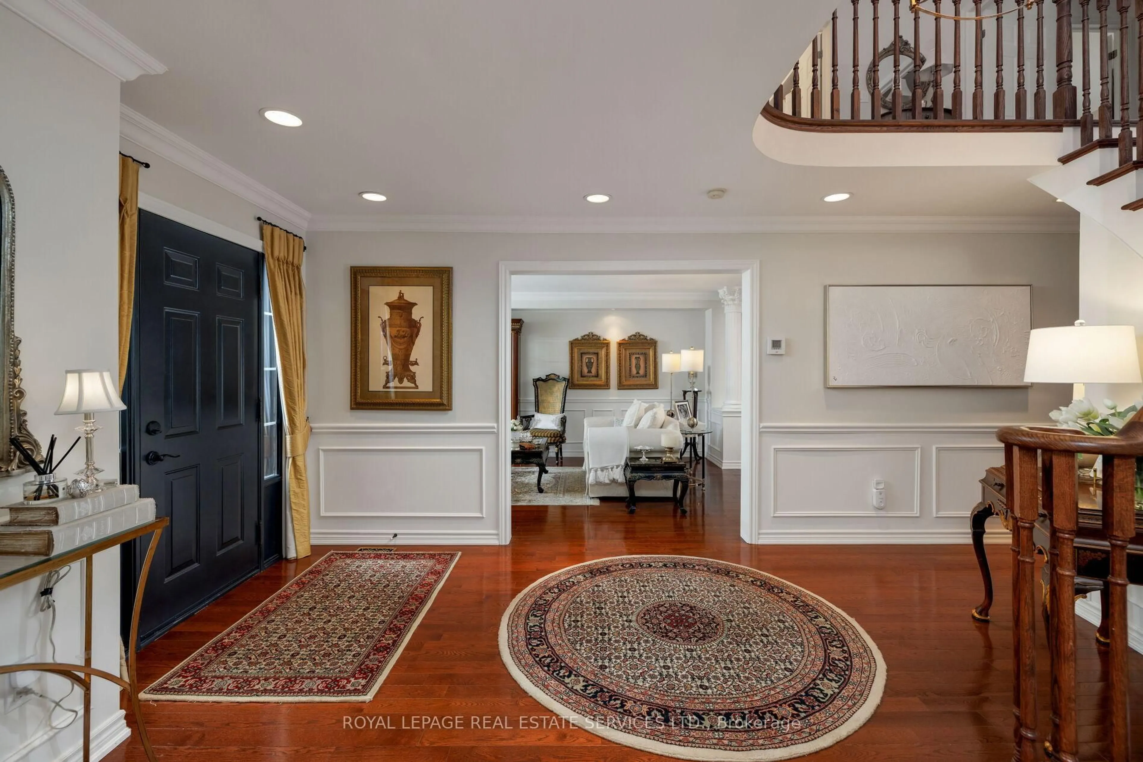 Indoor foyer for 2030 Banbury Cres, Oakville Ontario L6H 5P9