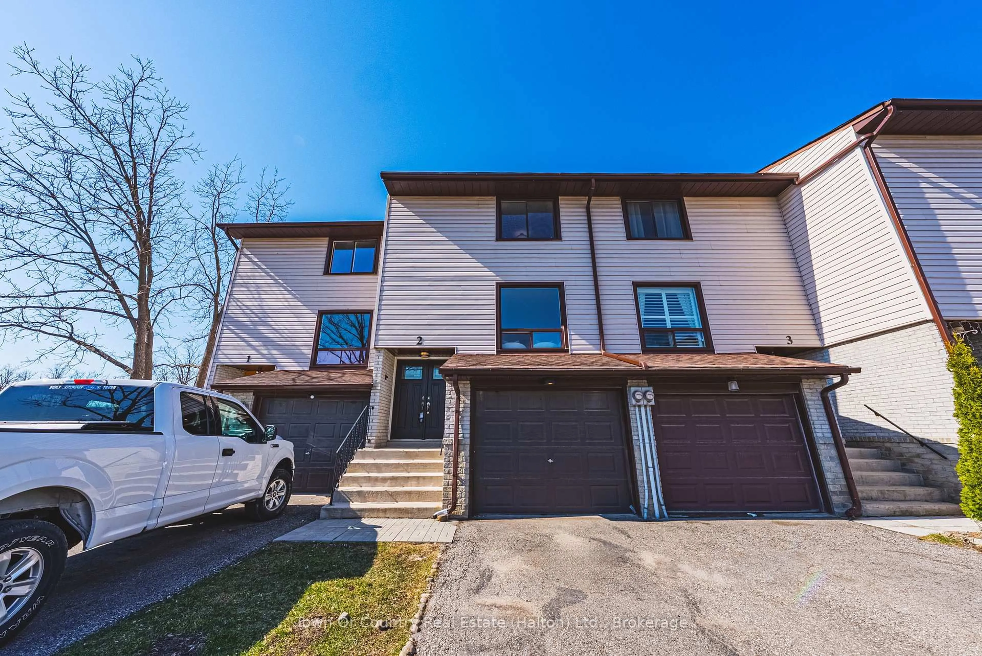 A pic from outside/outdoor area/front of a property/back of a property/a pic from drone, street for 64 Bronte St #2, Milton Ontario L9T 1Y8