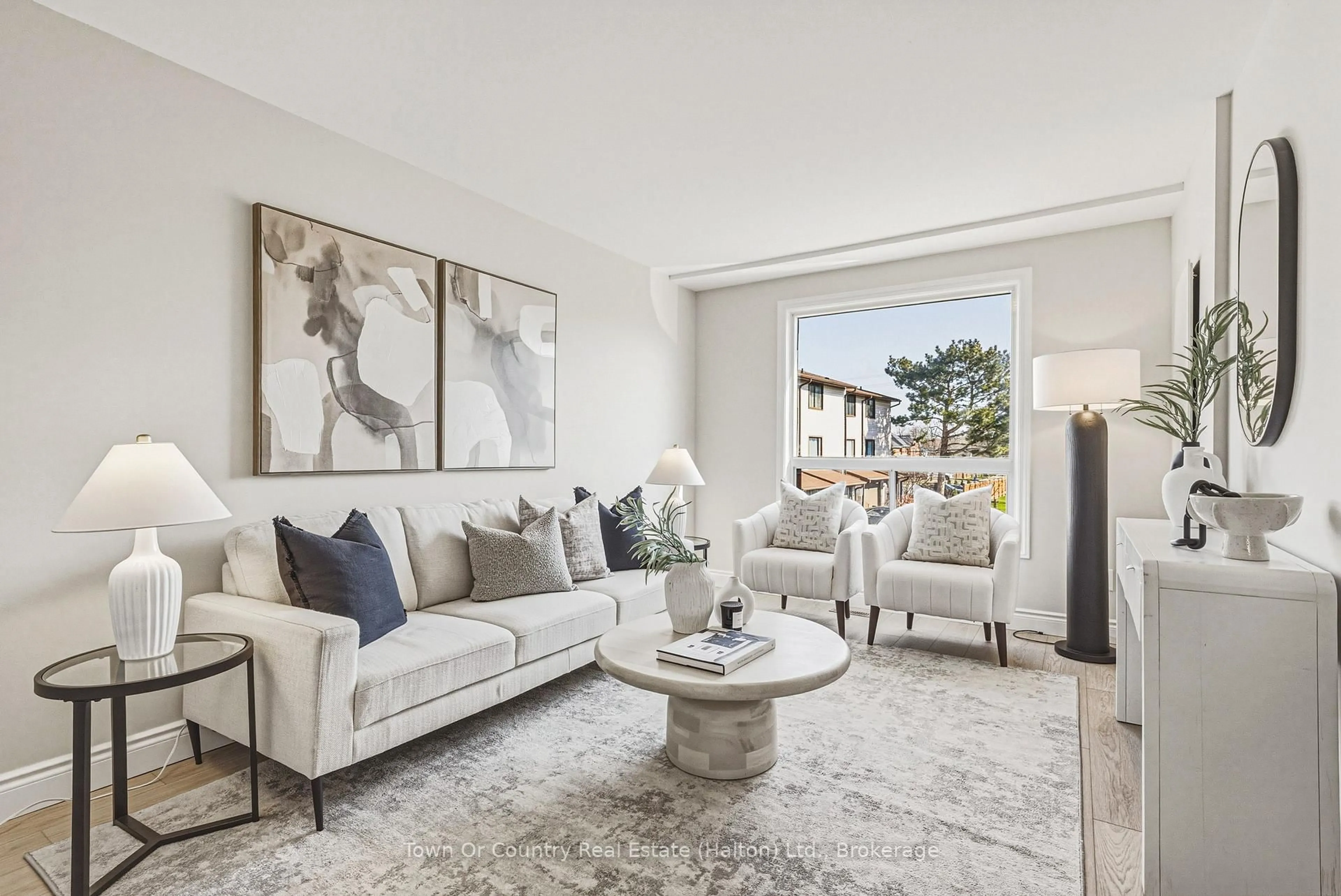 Living room with furniture, unknown for 64 Bronte St #2, Milton Ontario L9T 1Y8