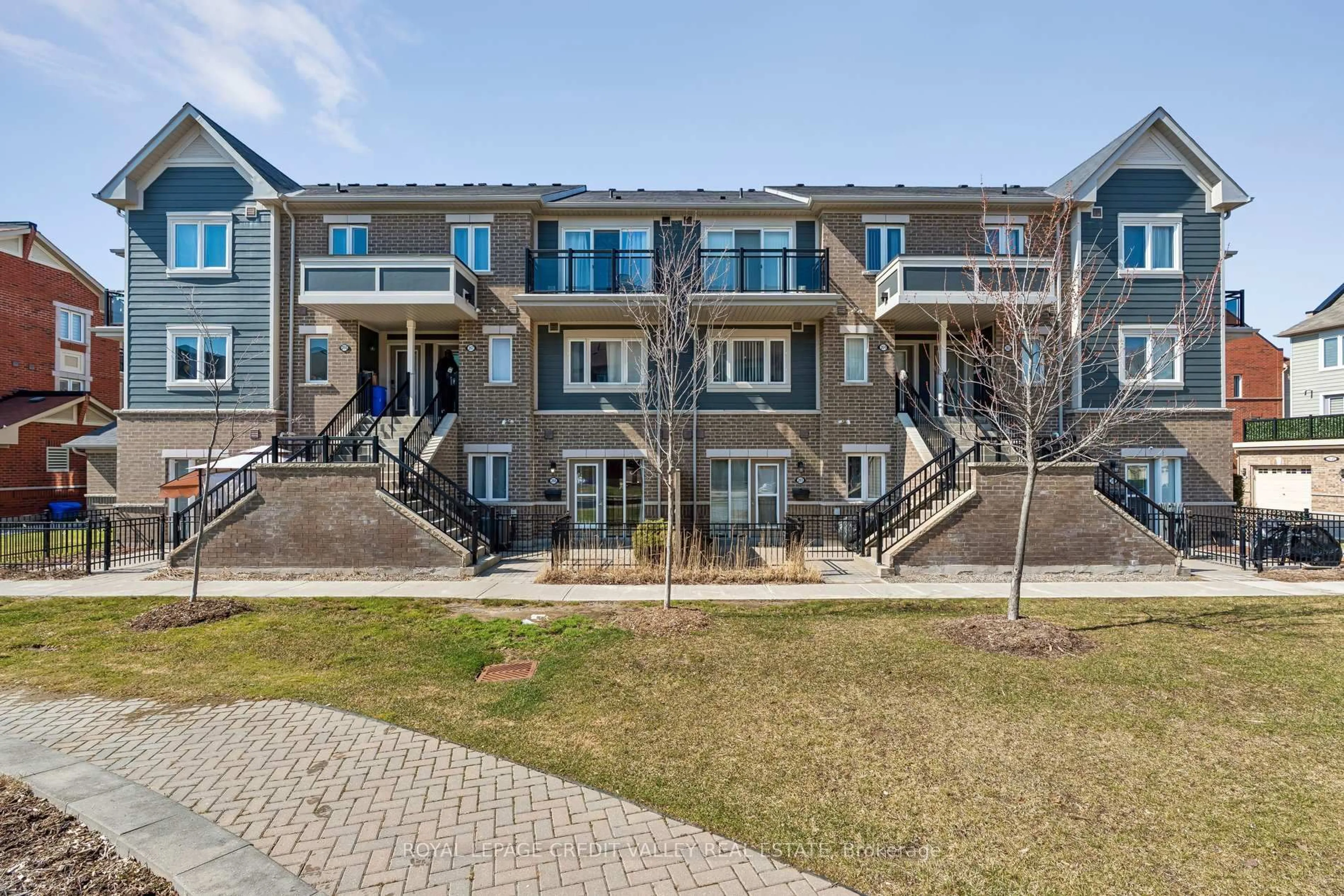 A pic from outside/outdoor area/front of a property/back of a property/a pic from drone, unknown for 250 Sunny Meadow Blvd #266, Brampton Ontario L6R 3Y7