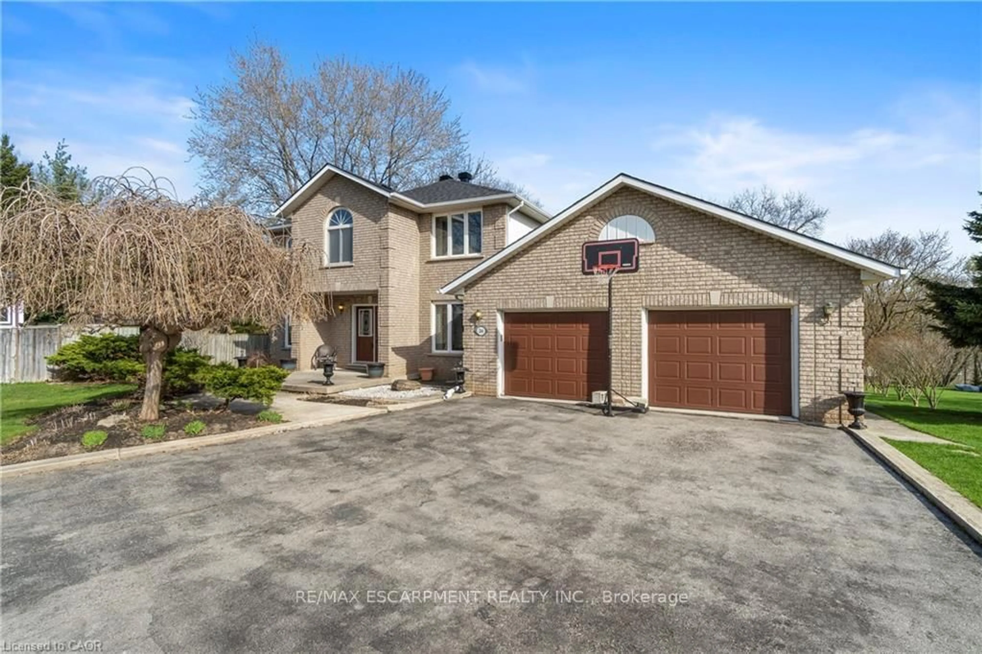 Unknown for 266 Sumach Dr, Burlington Ontario L7T 0B5